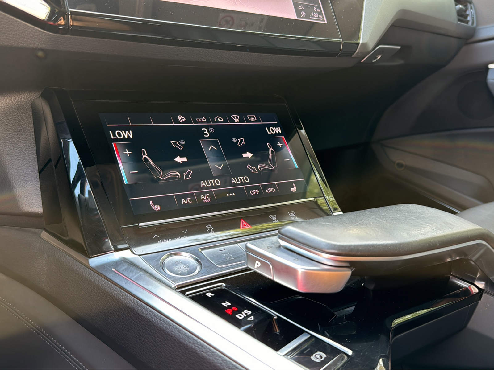 AUDI e-tron 55 Advanced quattro-image-14