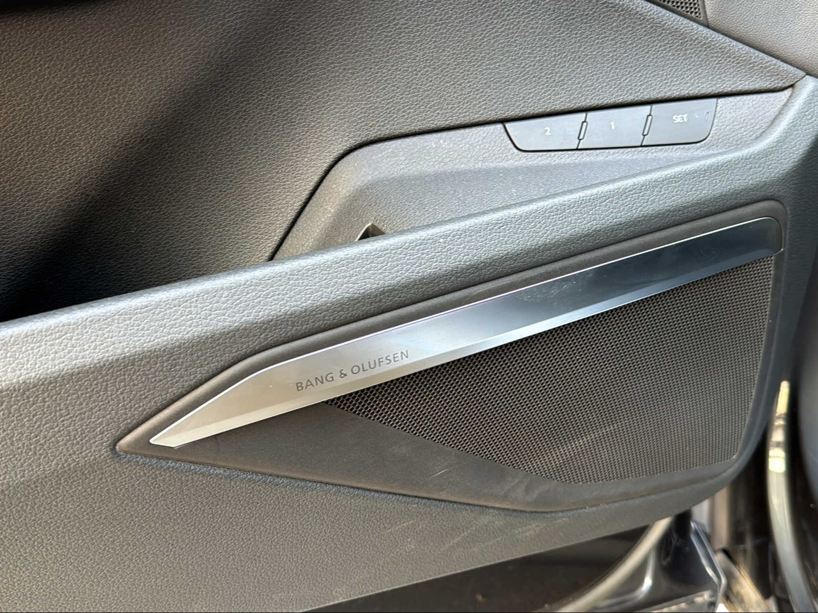AUDI e-tron 55 Advanced quattro-image-17