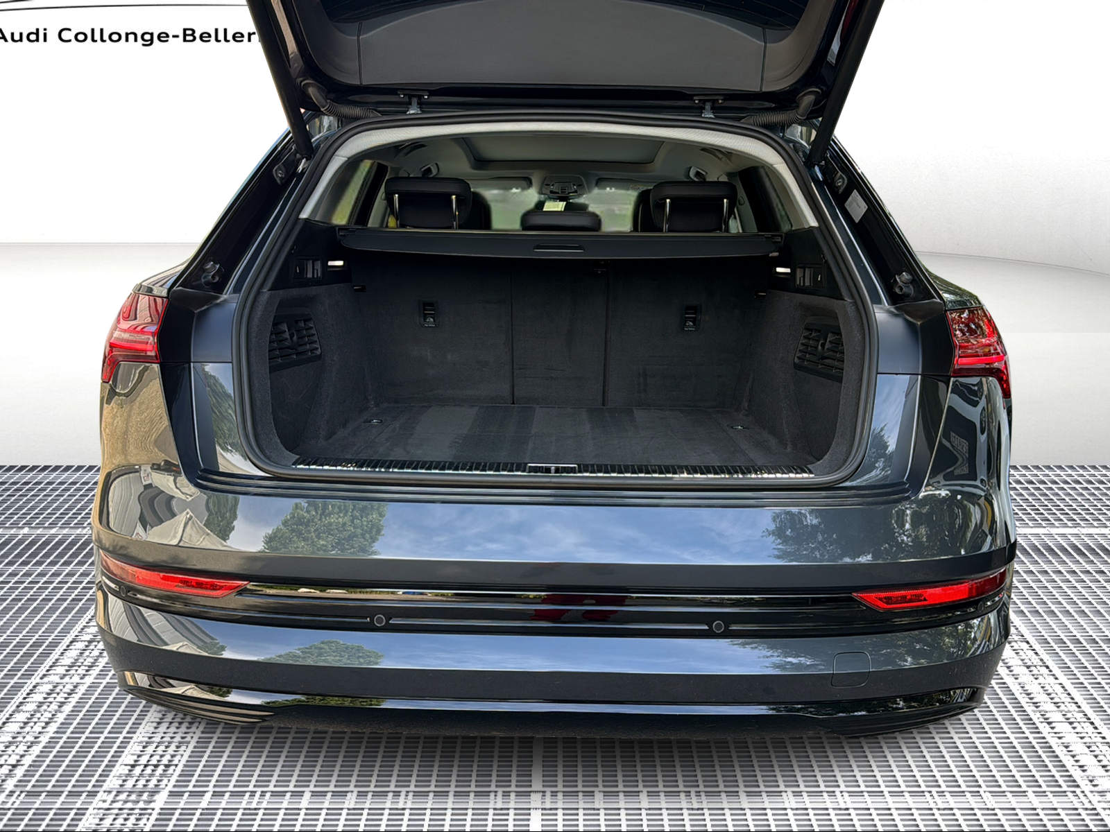 AUDI e-tron 55 Advanced quattro-image-5