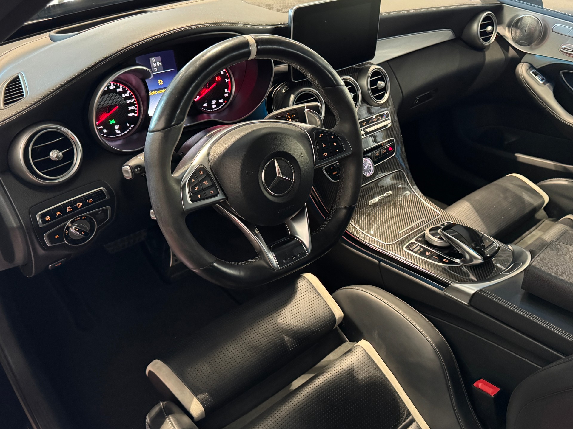 MERCEDES-BENZ C 63 S AMG Edition 1 Speedshift Performance Sitze-image-9