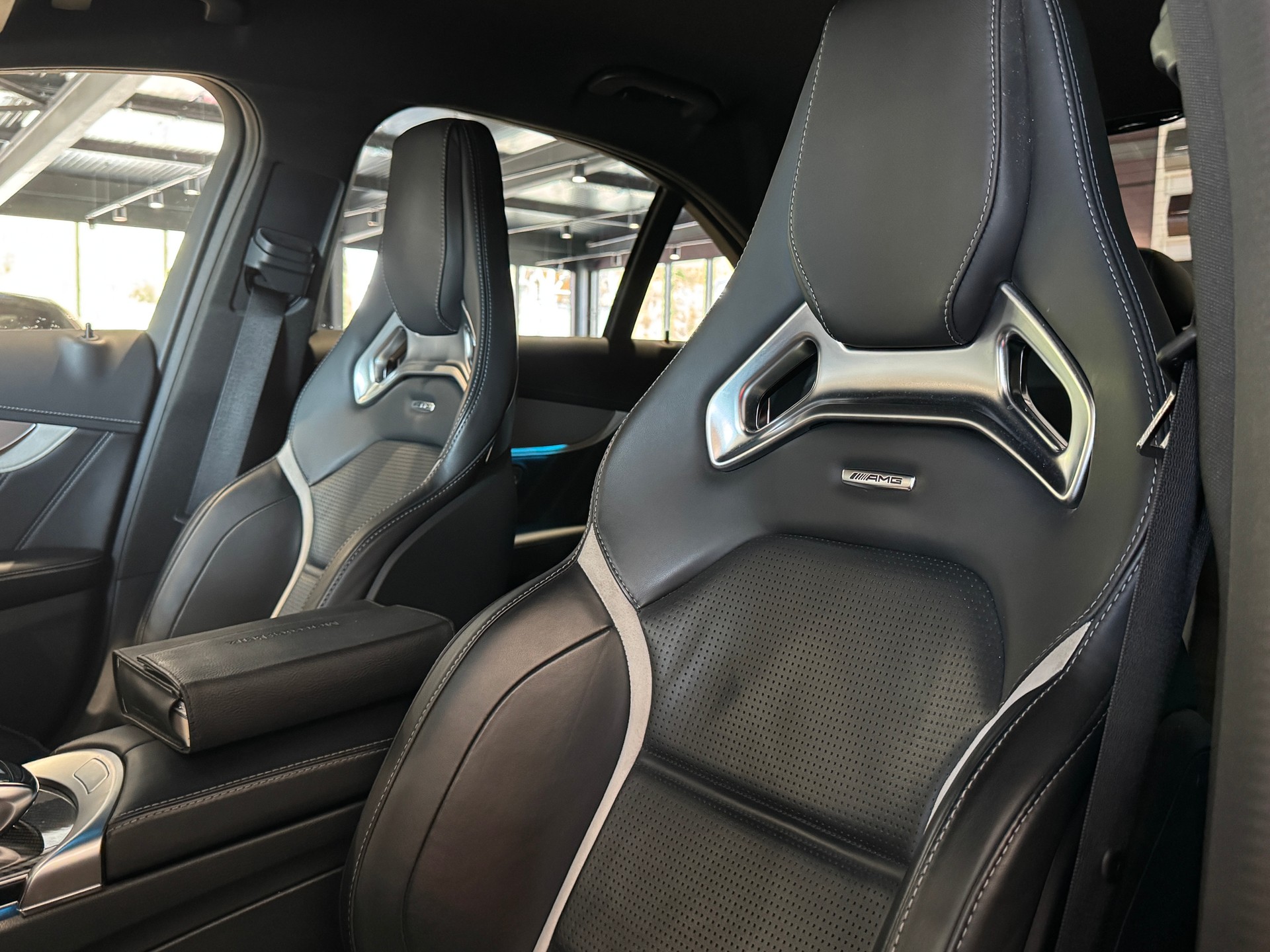 MERCEDES-BENZ C 63 S AMG Edition 1 Speedshift Performance Sitze-image-10