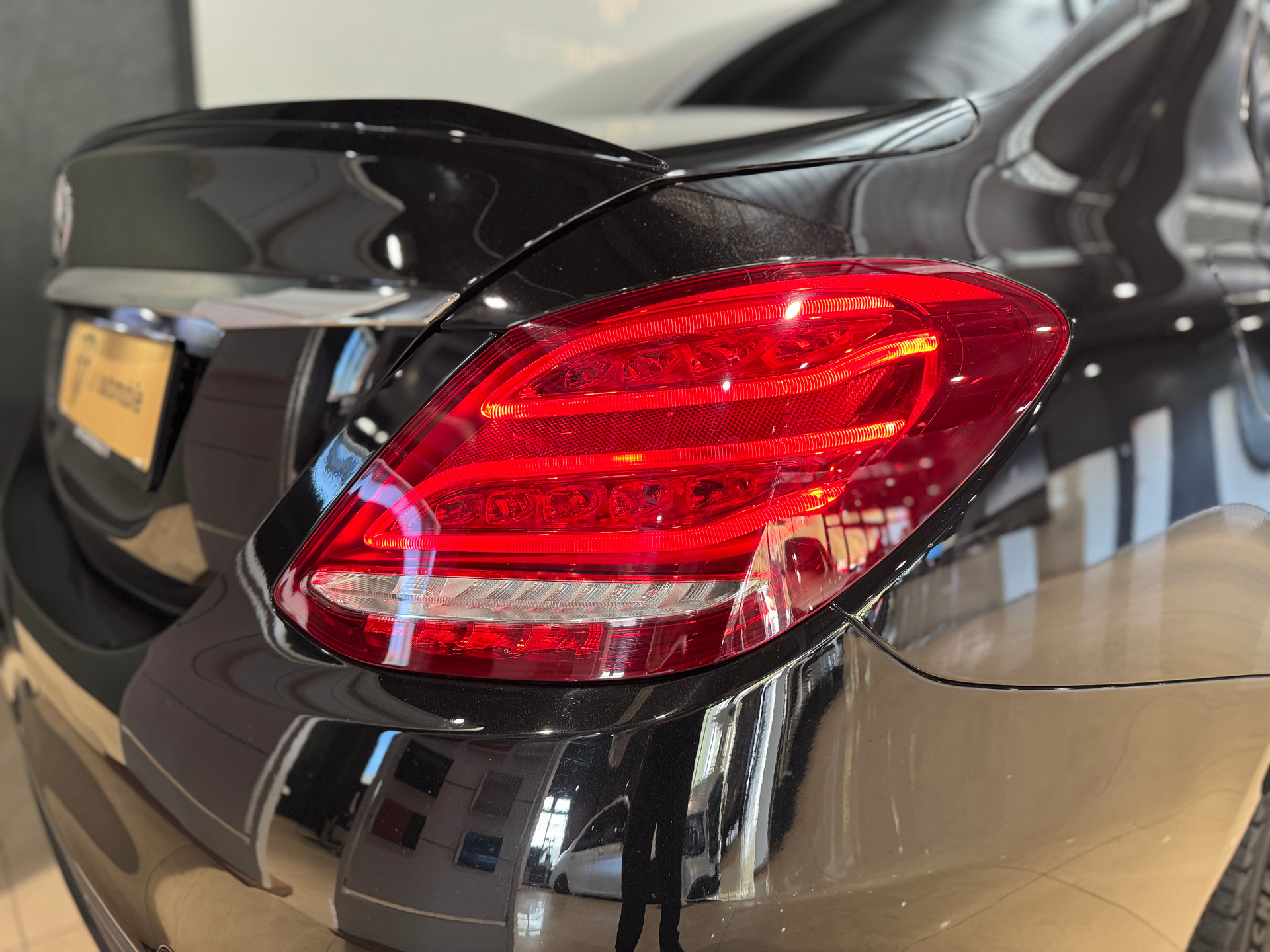 MERCEDES-BENZ C 63 S AMG Edition 1 Speedshift Performance Sitze-image-8