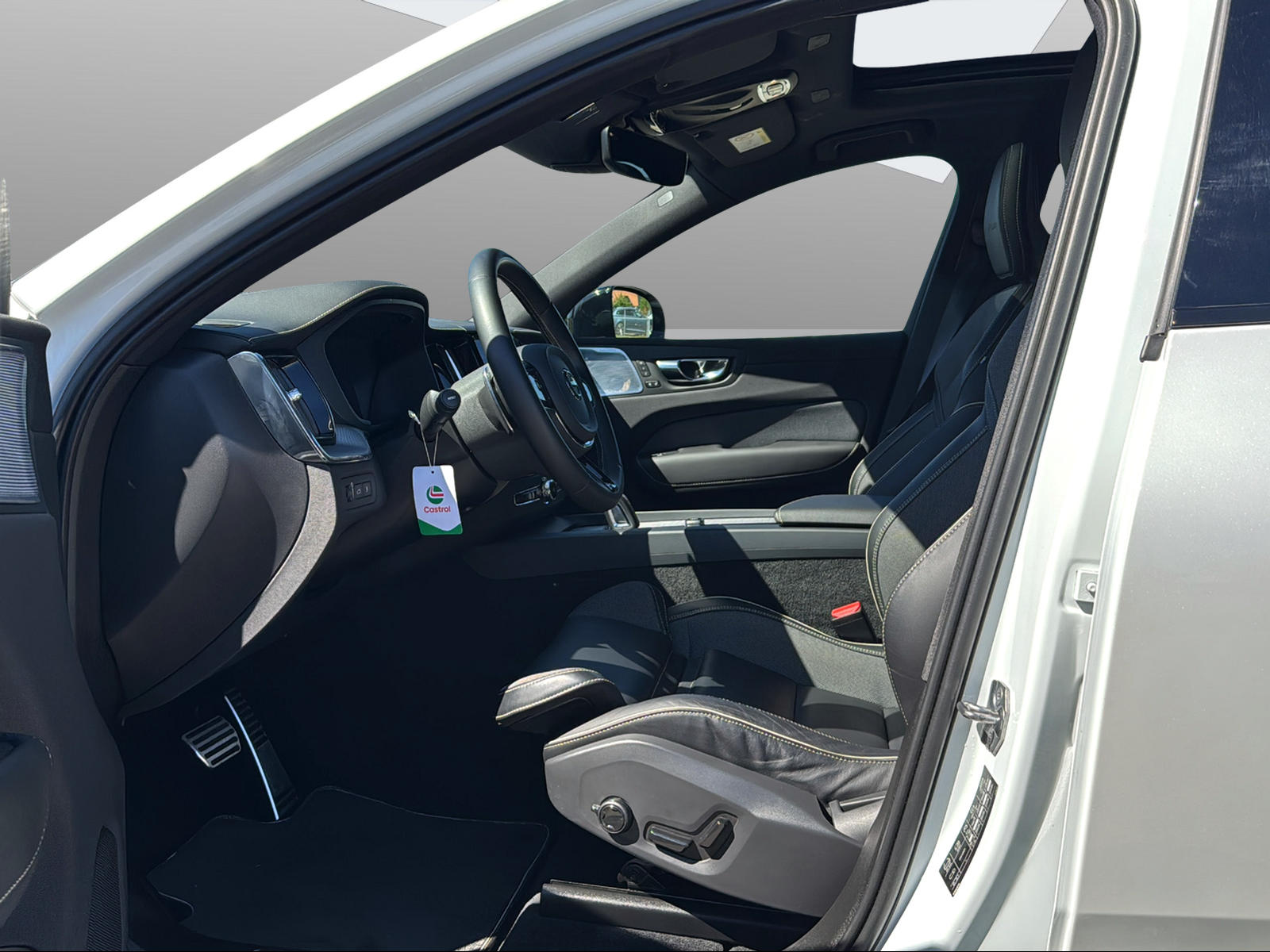 VOLVO XC60 2.0 T8 TE R-Design eAWD-image-9