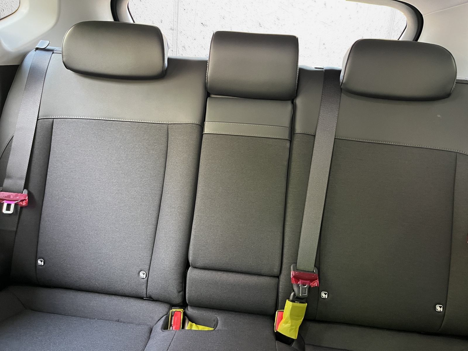 HYUNDAI Kona EV 65.4 kWh Amplia-image-13