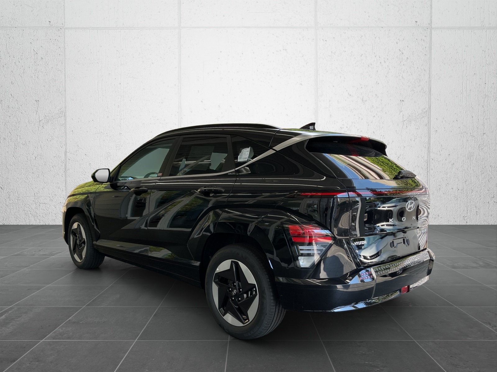 HYUNDAI Kona EV 65.4 kWh Amplia-image-3
