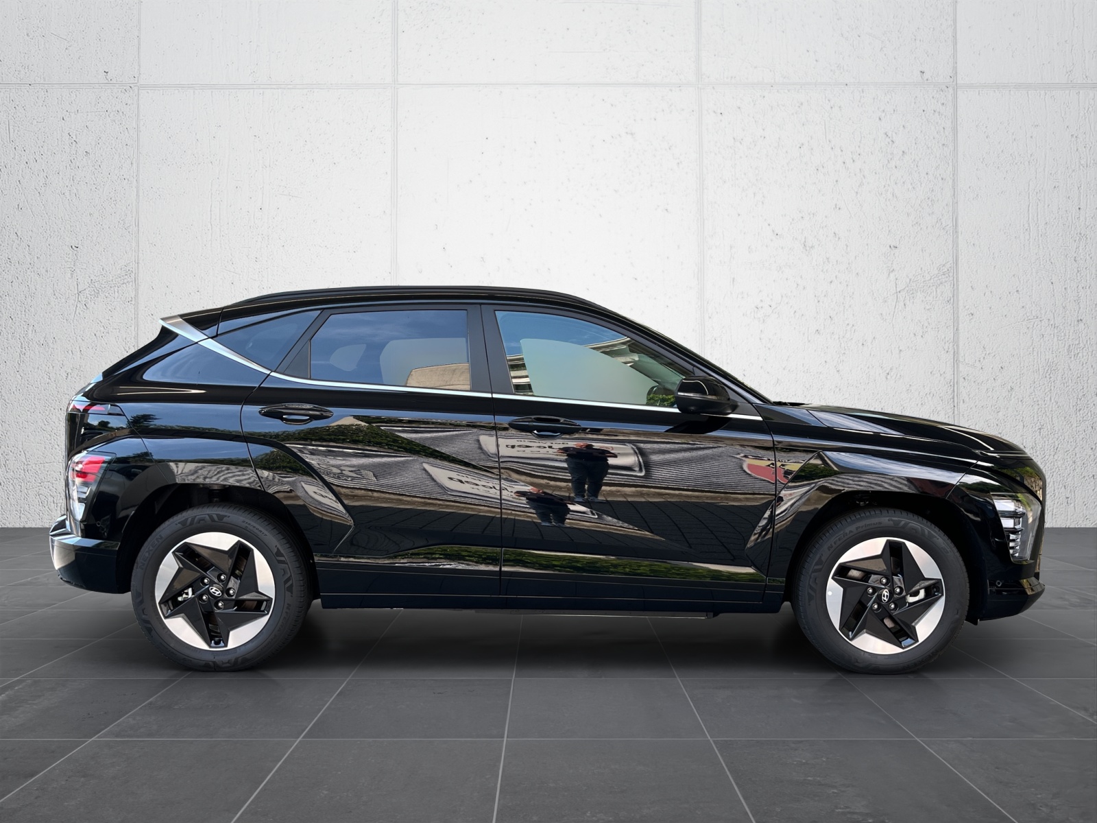 HYUNDAI Kona EV 65.4 kWh Amplia-image-6