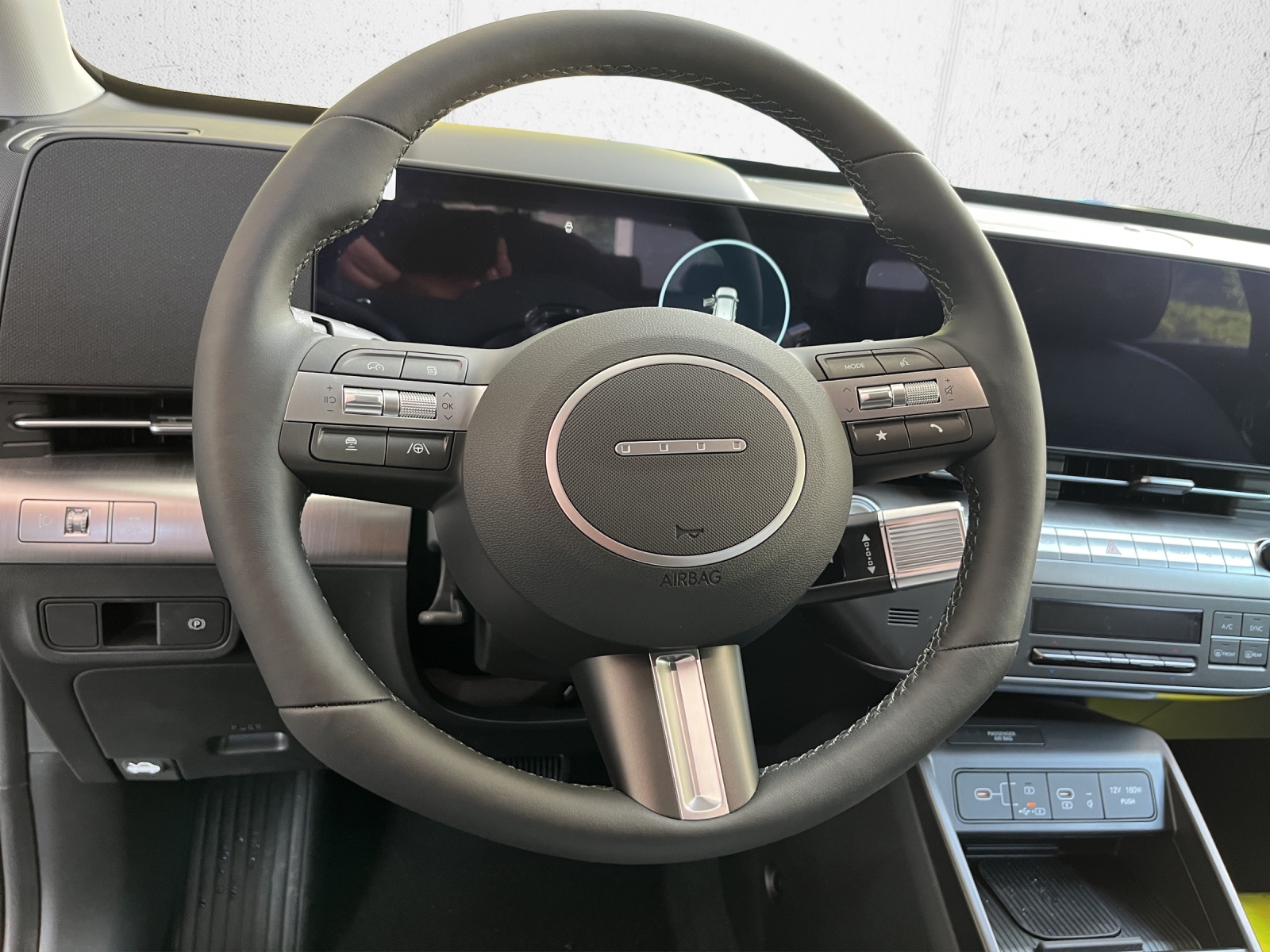 HYUNDAI Kona EV 65.4 kWh Amplia-image-9