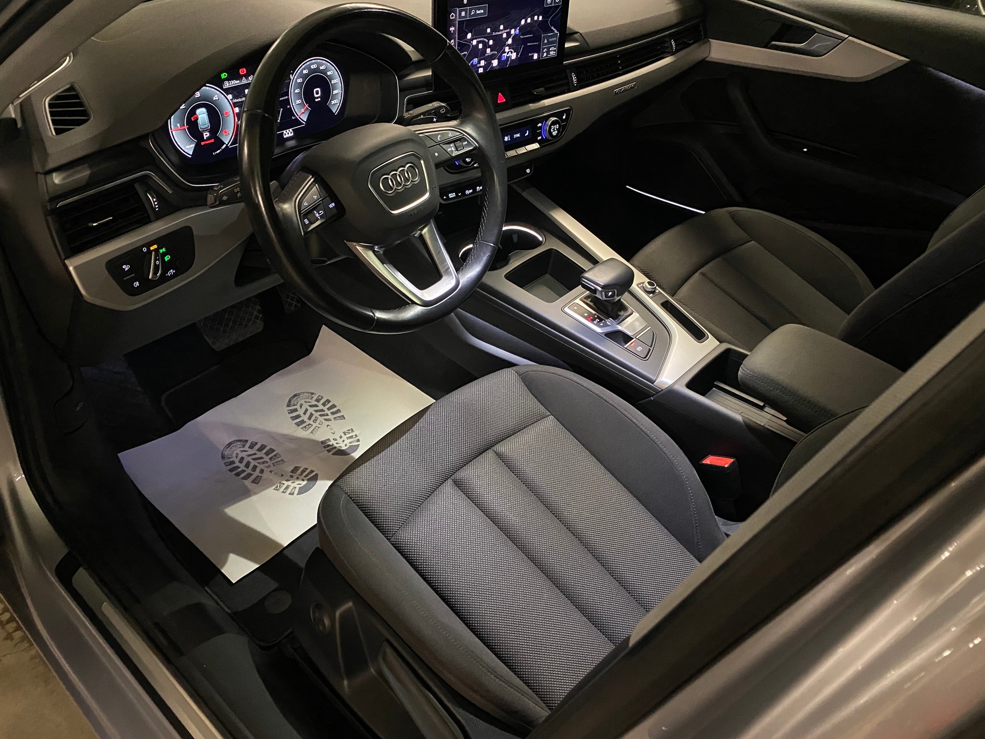 AUDI A4 Avant 40 TDI Attraction quattro S-tronic-image-8
