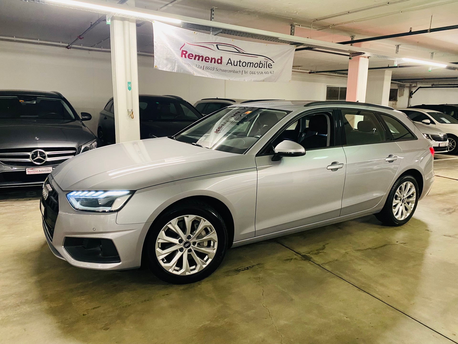 AUDI A4 Avant 40 TDI Attraction quattro S-tronic-image-2