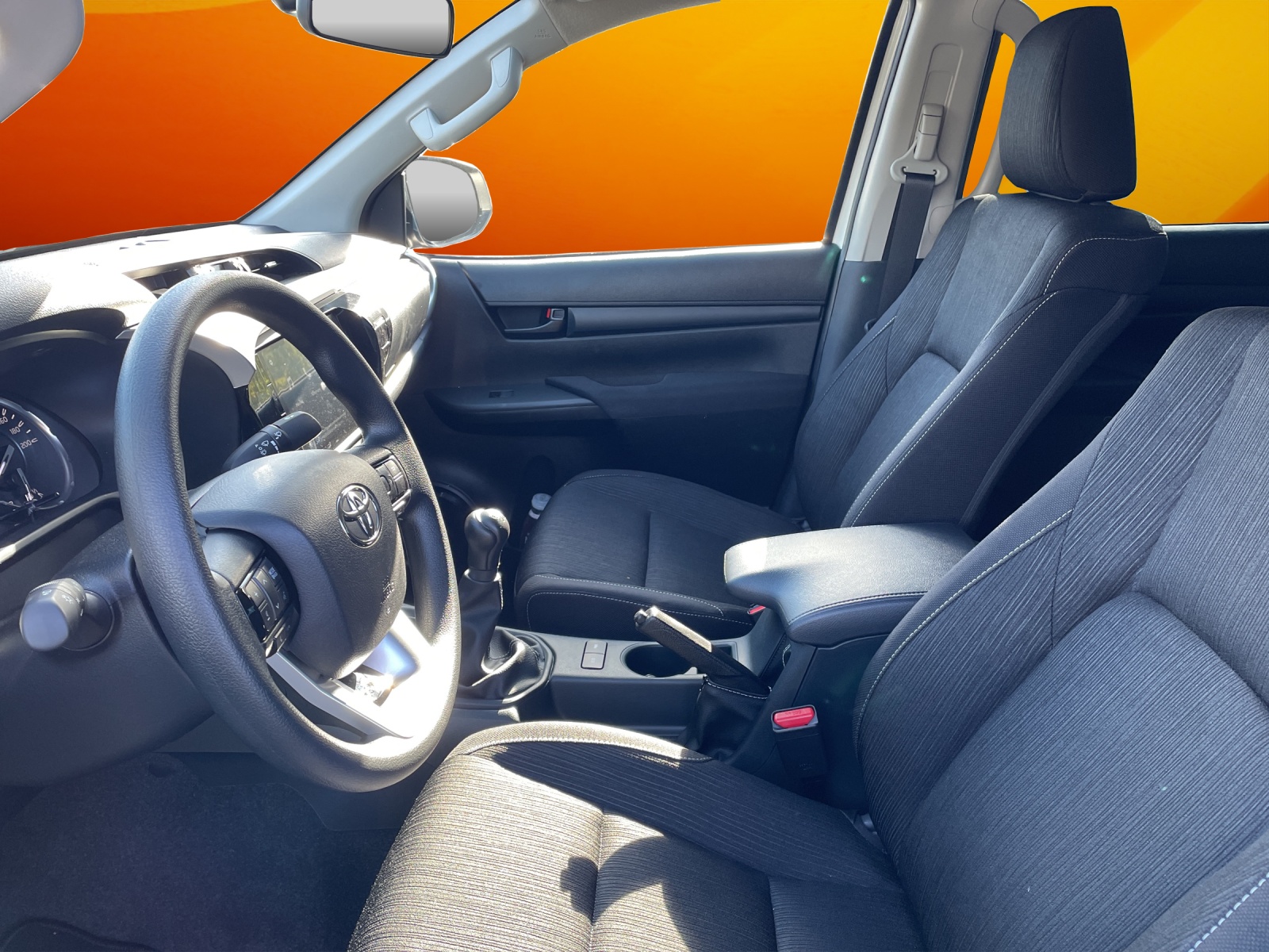 TOYOTA Hilux 2.8d Comfort Double Cab 4x4-image-9