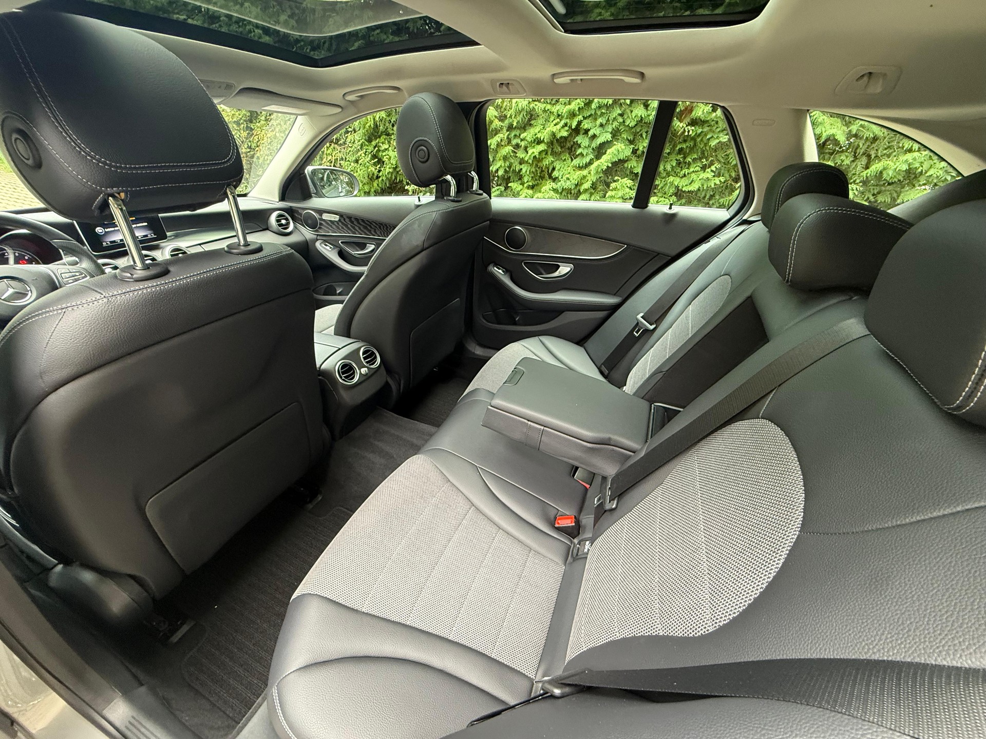 MERCEDES-BENZ C 400 Avantgarde 4Matic 7G-Tronic-image-13