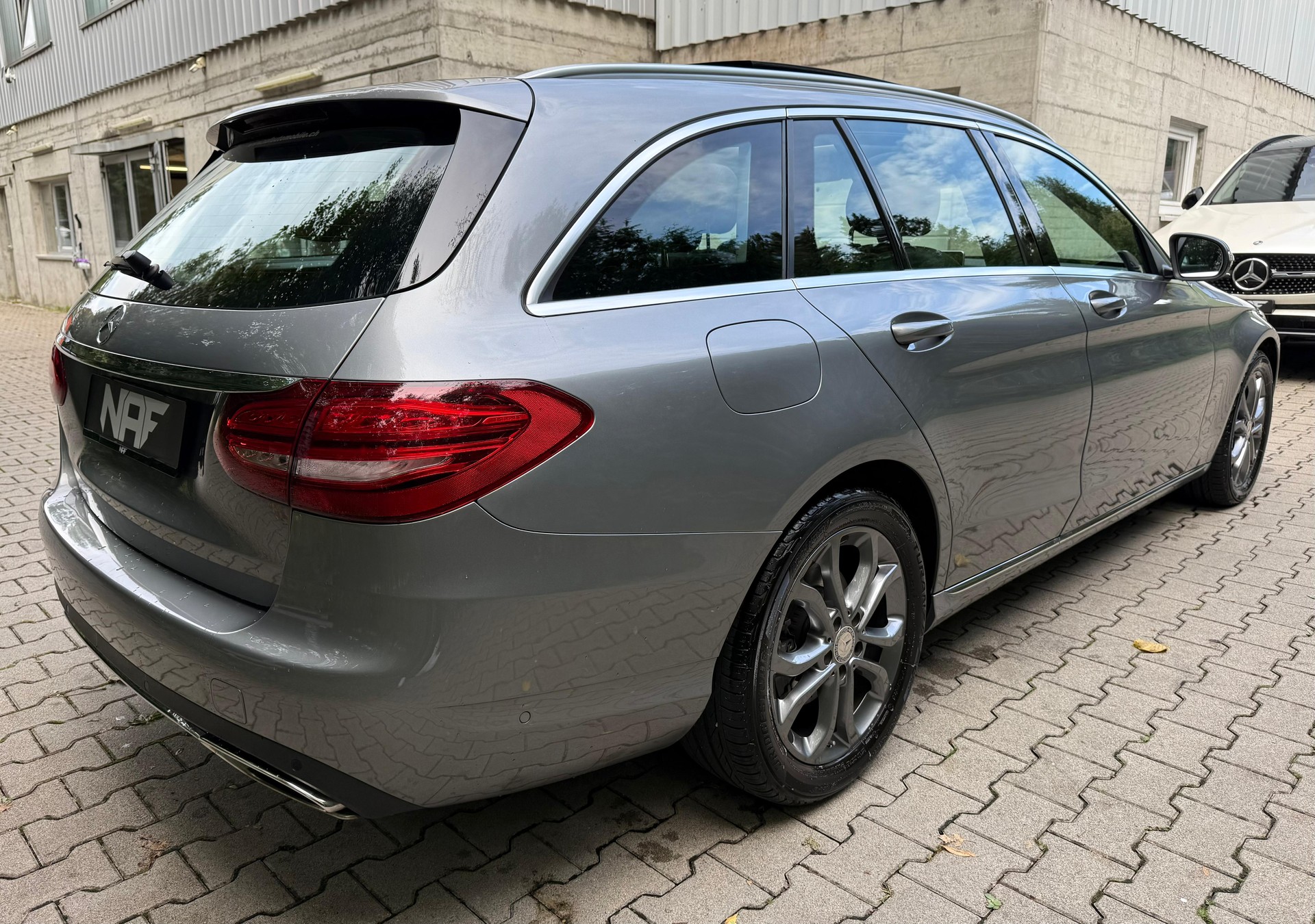 MERCEDES-BENZ C 400 Avantgarde 4Matic 7G-Tronic-image-4
