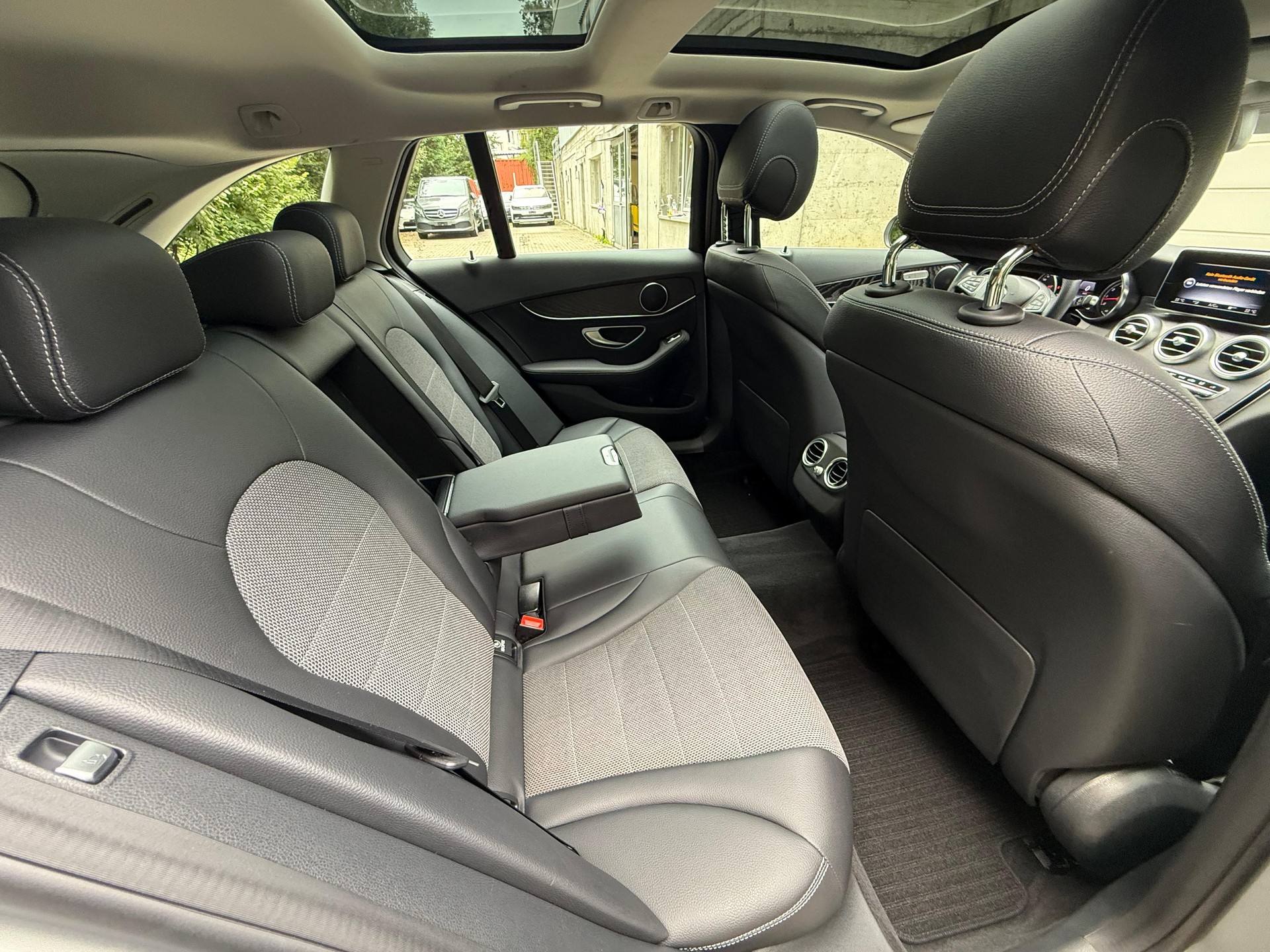 MERCEDES-BENZ C 400 Avantgarde 4Matic 7G-Tronic-image-15