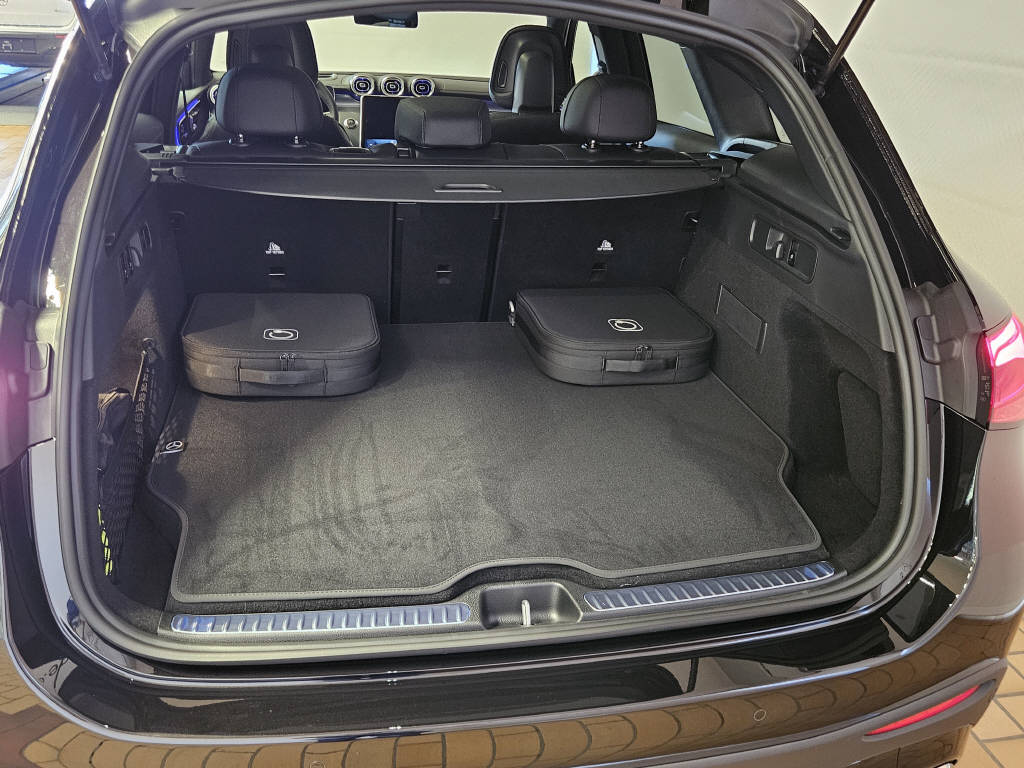 MERCEDES-BENZ GLC 300 de 4Matic AMG Line EQ Star-showroom-element-3