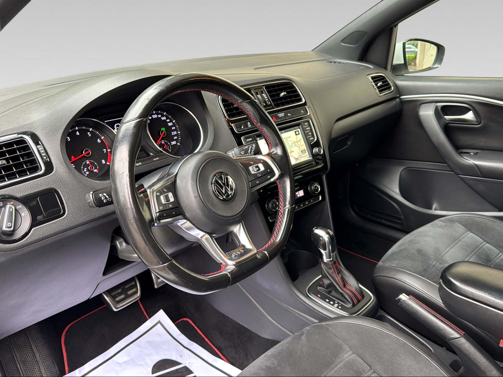 VW Polo 1.8 TSI GTI DSG *CH-Fahrzeug*-image-9