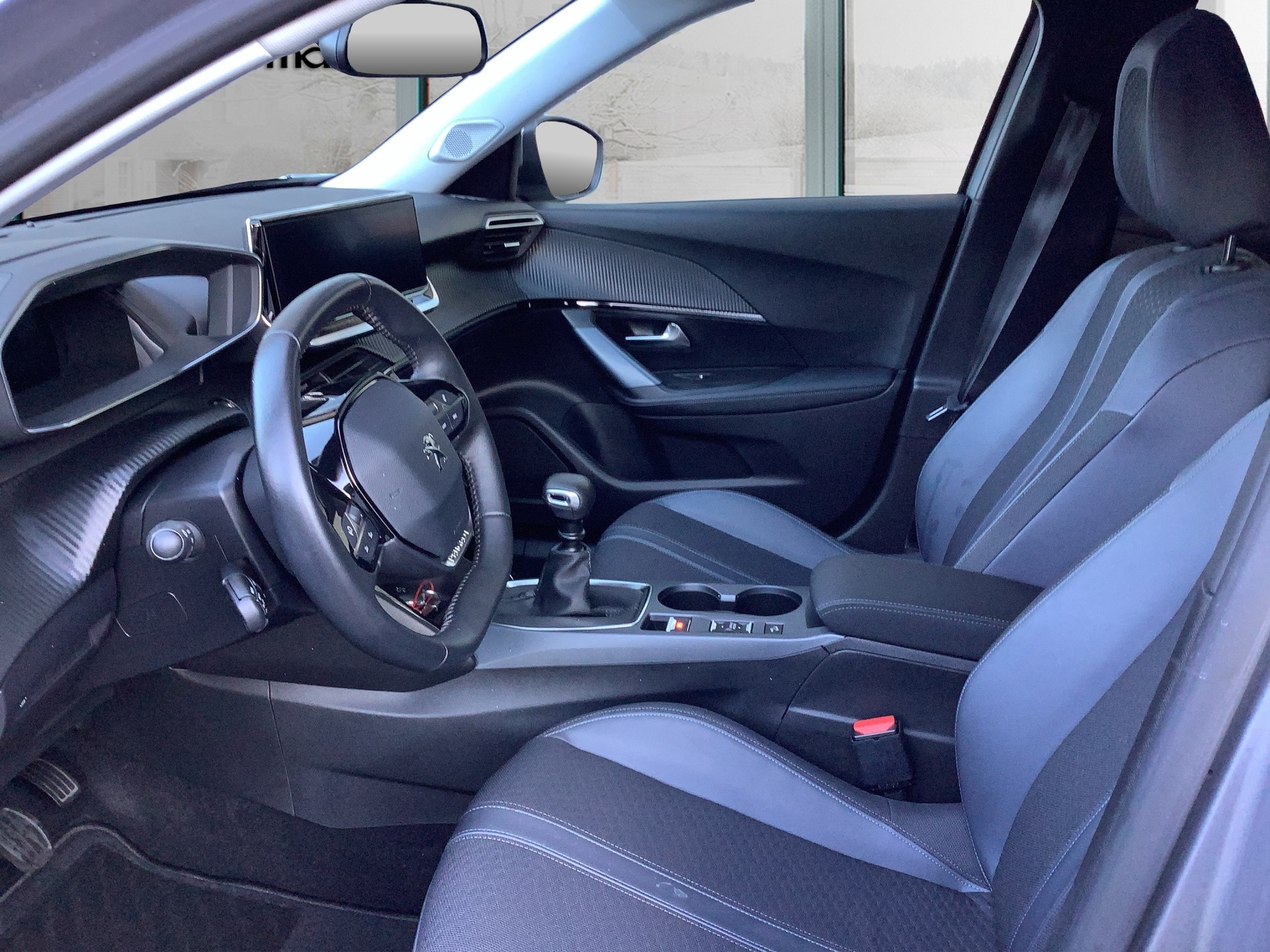 PEUGEOT 2008 1.2 PureTech Allure-image-8