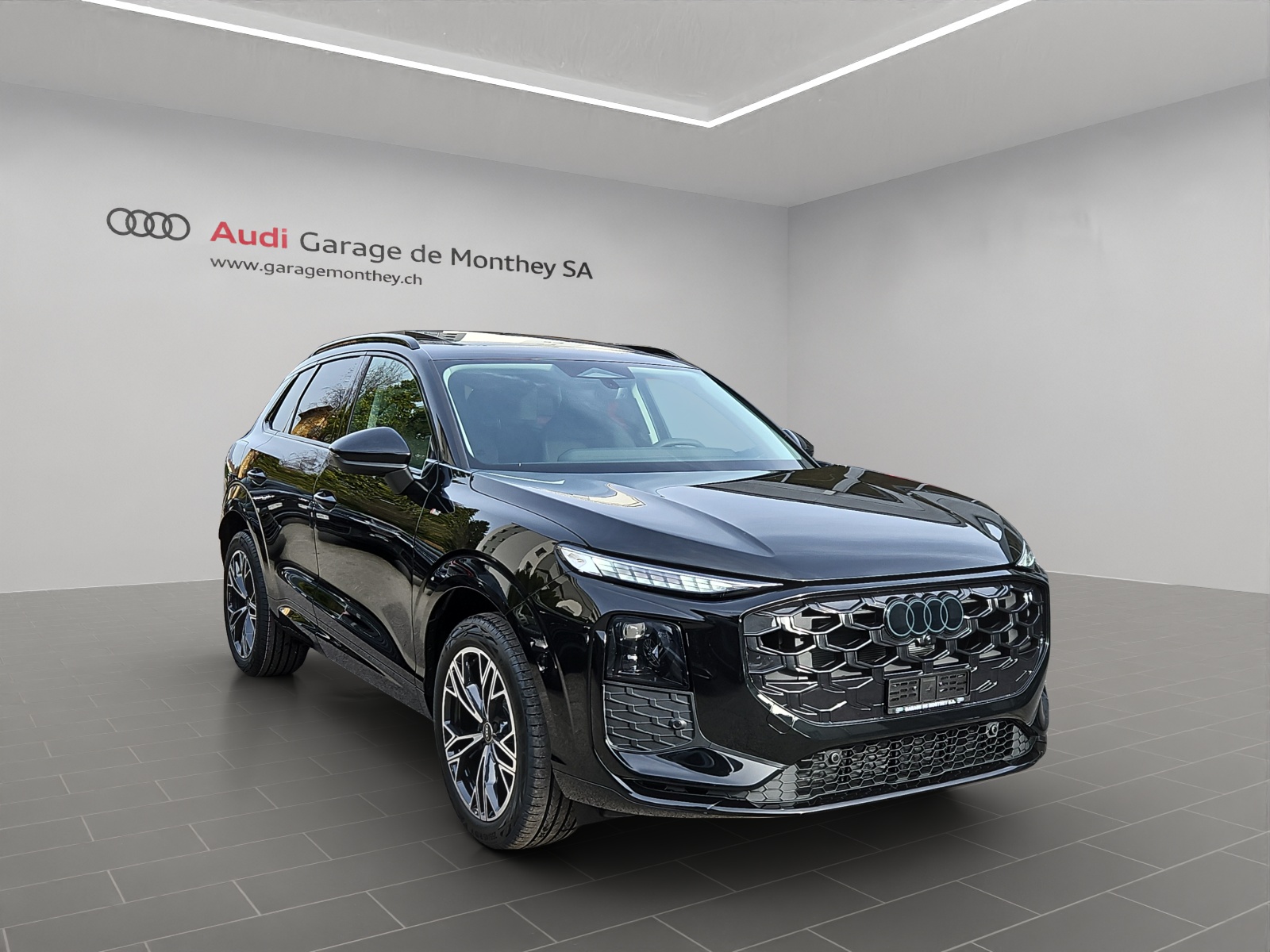 AUDI Q3 SUV 110 kW TFSI S tronic-image-2