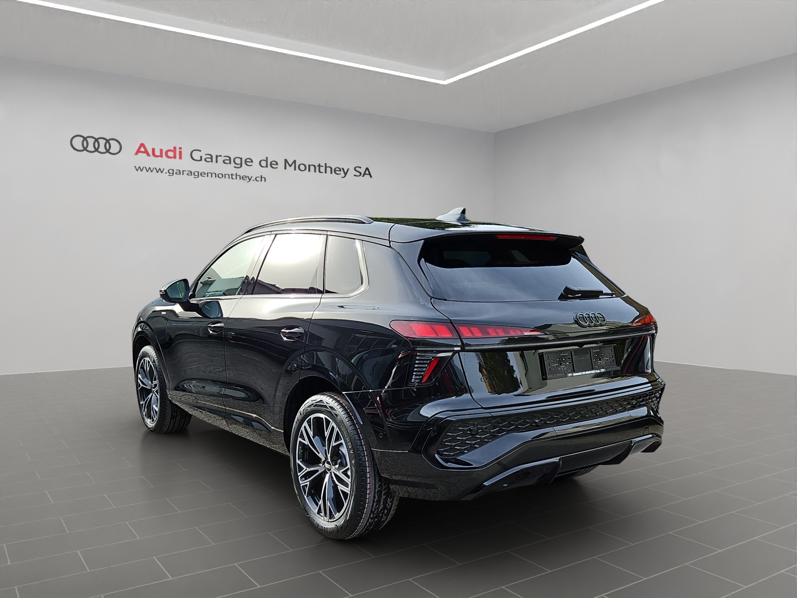 AUDI Q3 SUV 110 kW TFSI S tronic-image-5