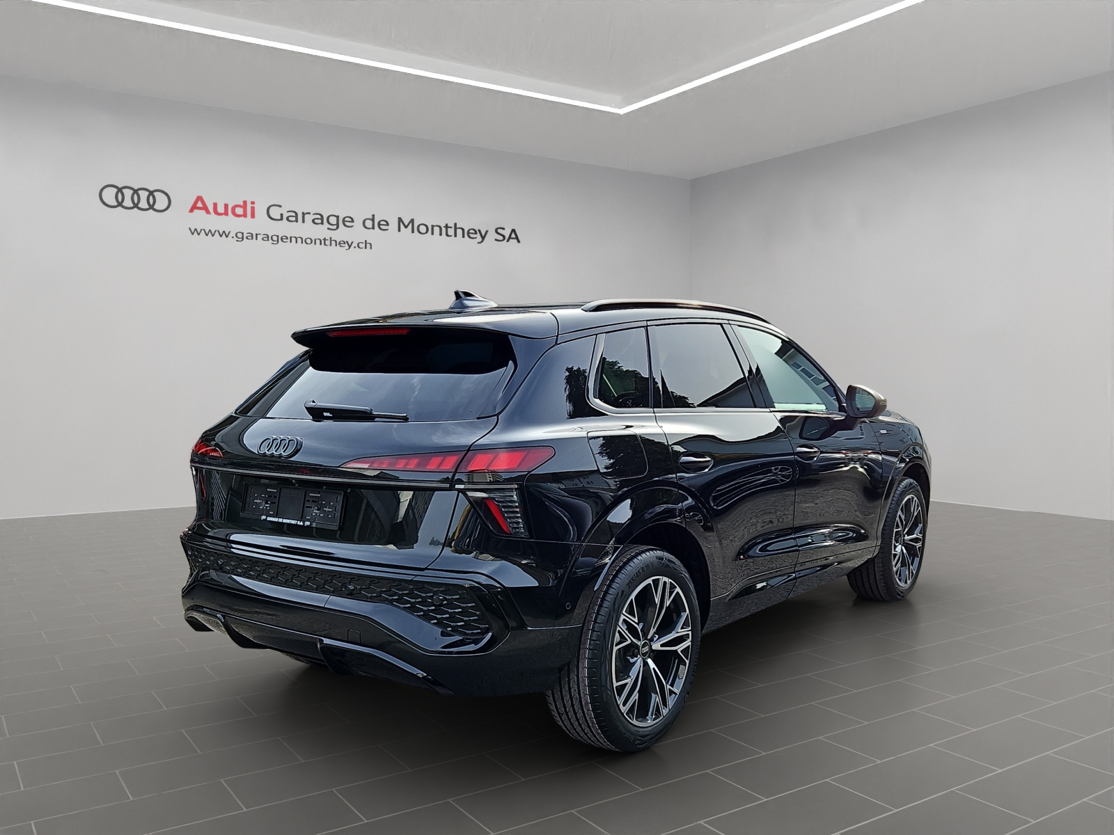 AUDI Q3 SUV 110 kW TFSI S tronic-image-3