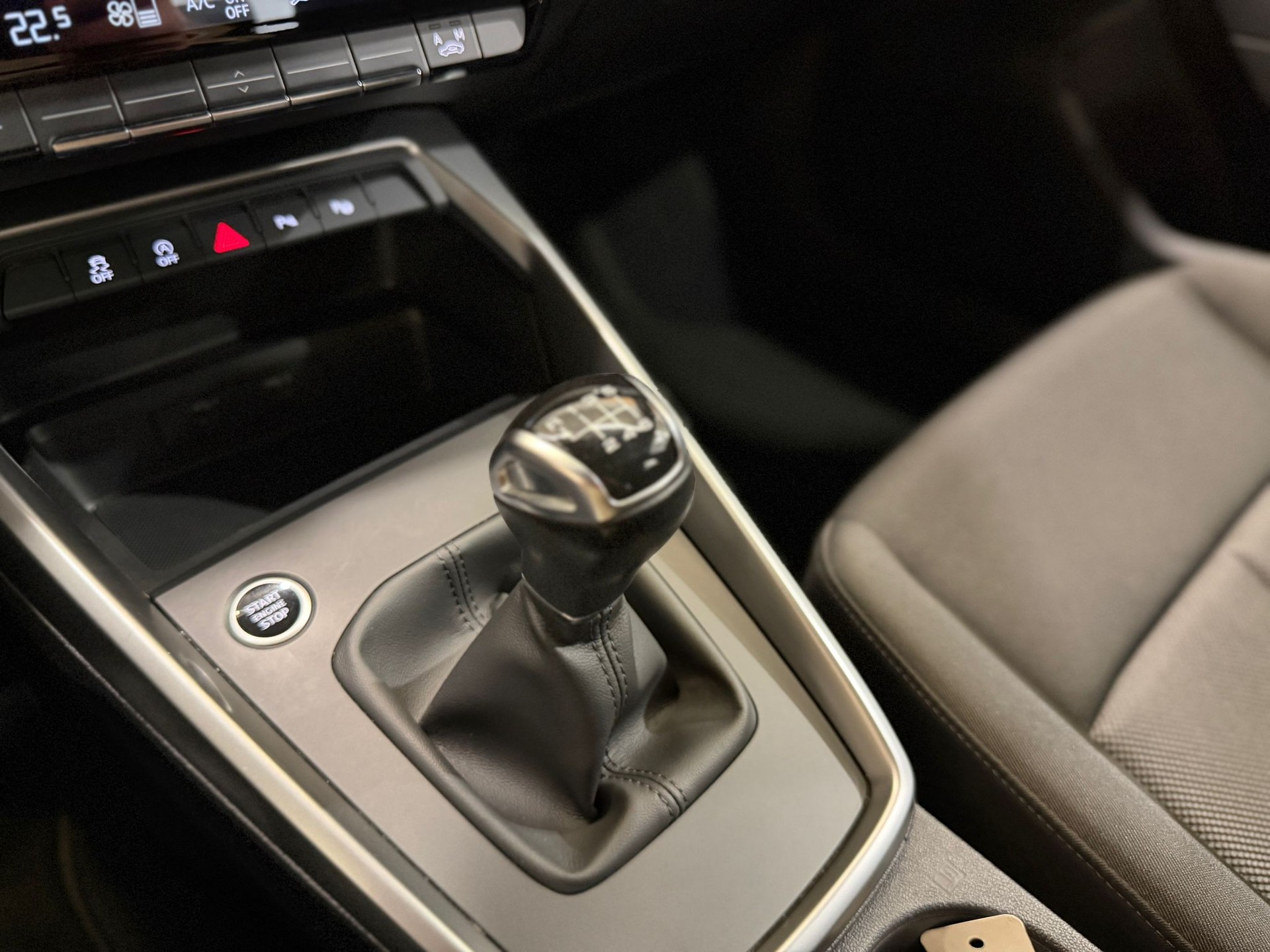AUDI A3 Sportback 30 S line S-tronic-image-12