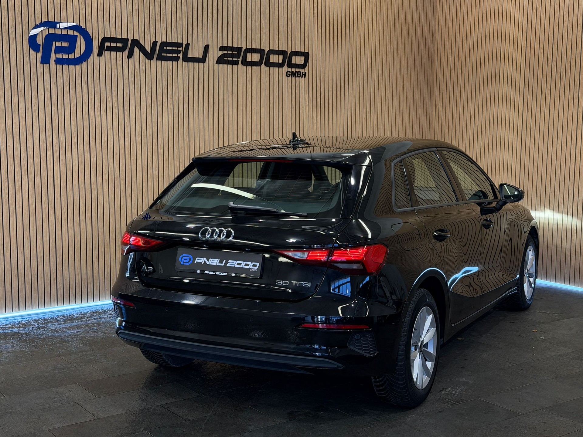 AUDI A3 Sportback 30 S line S-tronic-image-2