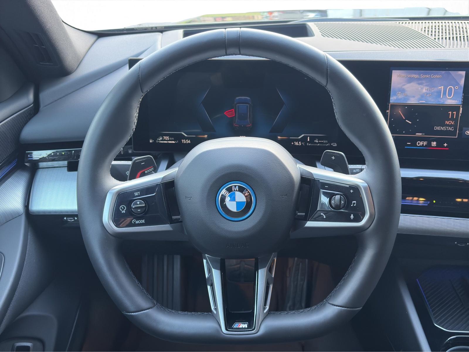 BMW 530e xDrive Touring-image-11