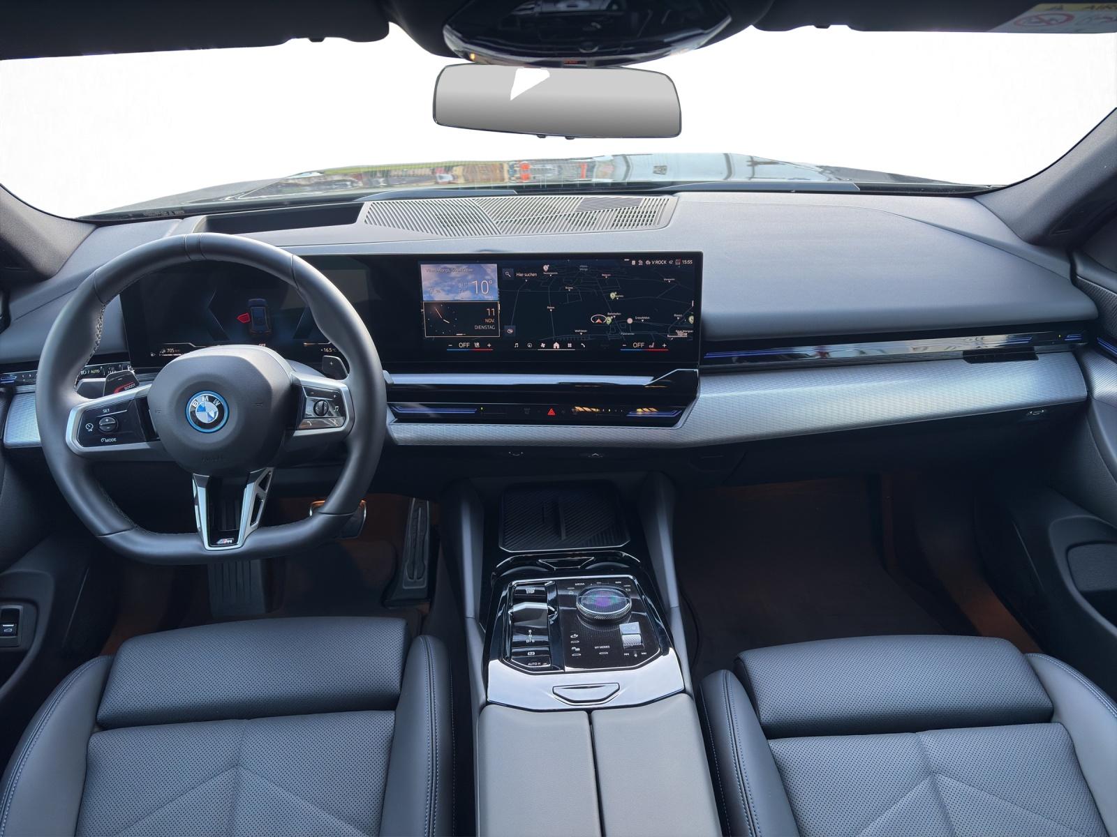 BMW 530e xDrive Touring-image-13
