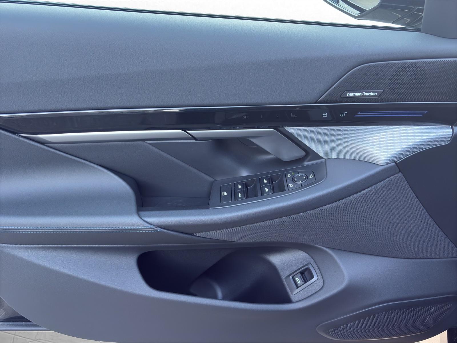 BMW 530e xDrive Touring-image-17