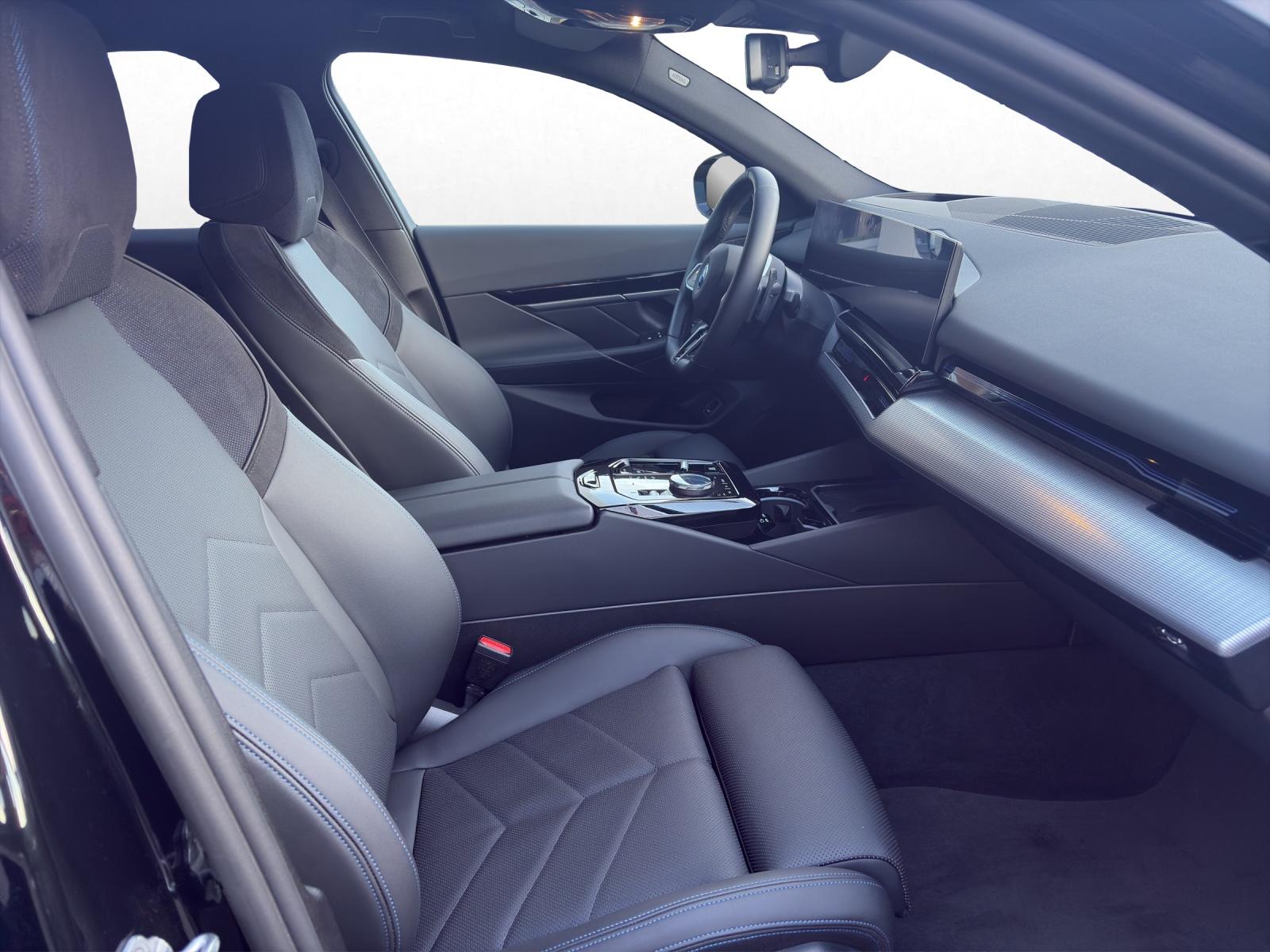 BMW 530e xDrive Touring-image-16