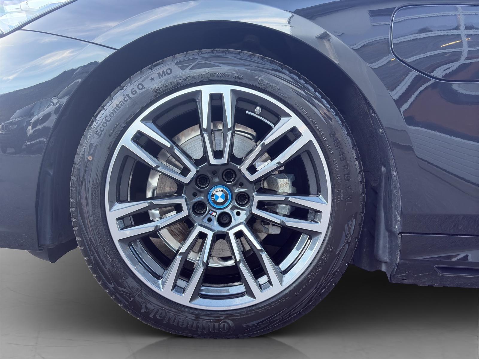 BMW 530e xDrive Touring-image-9