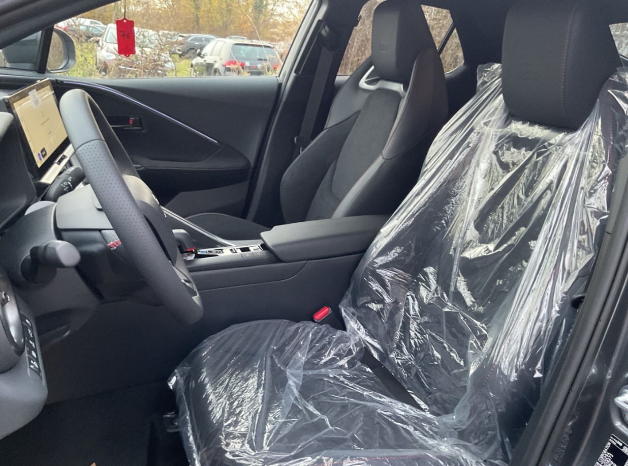 TOYOTA C-HR 2.0 PHEV CVT GR Sport-image-2