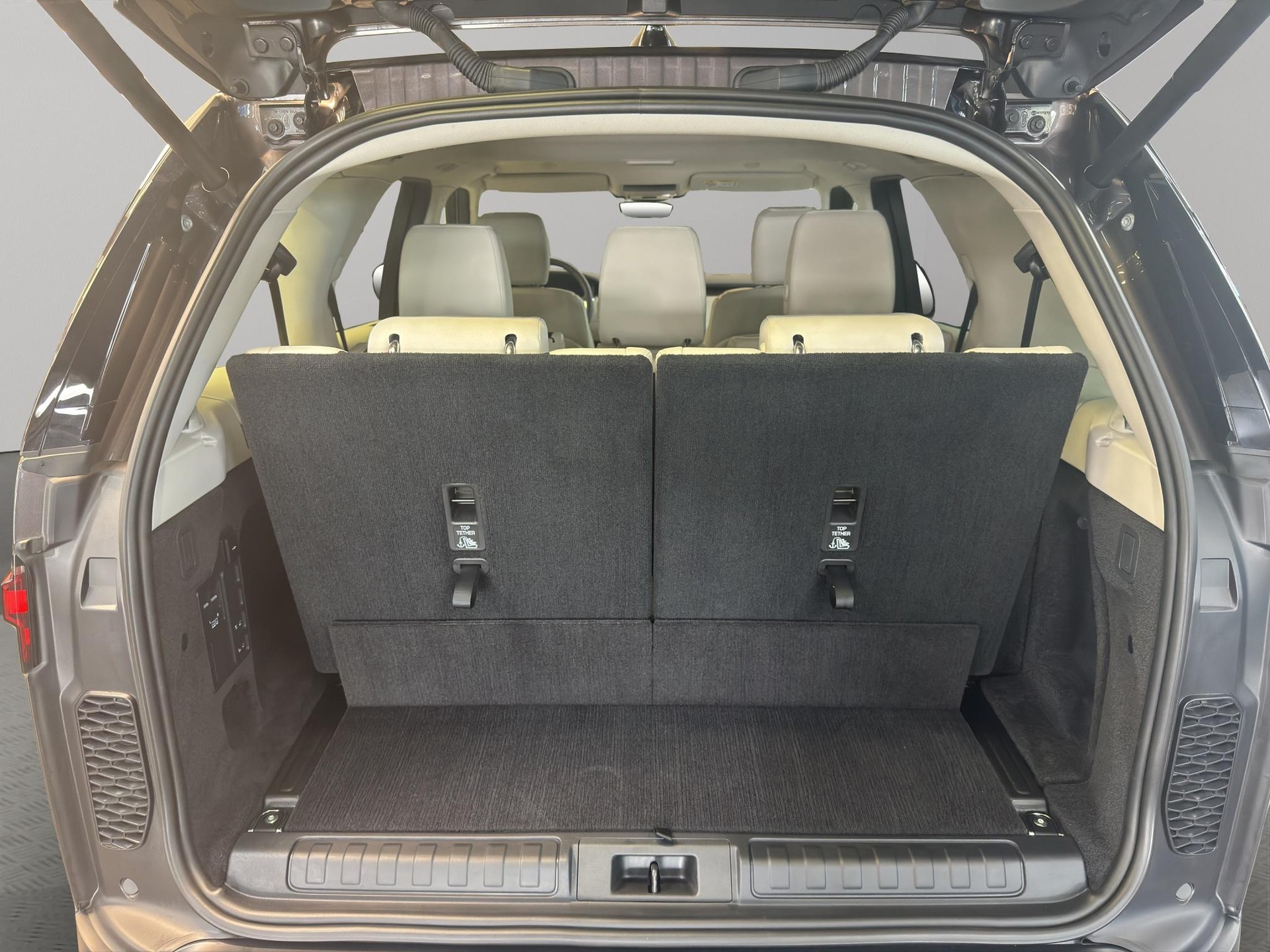 LAND ROVER Discovery 3.0 D I6 300 S-image-12