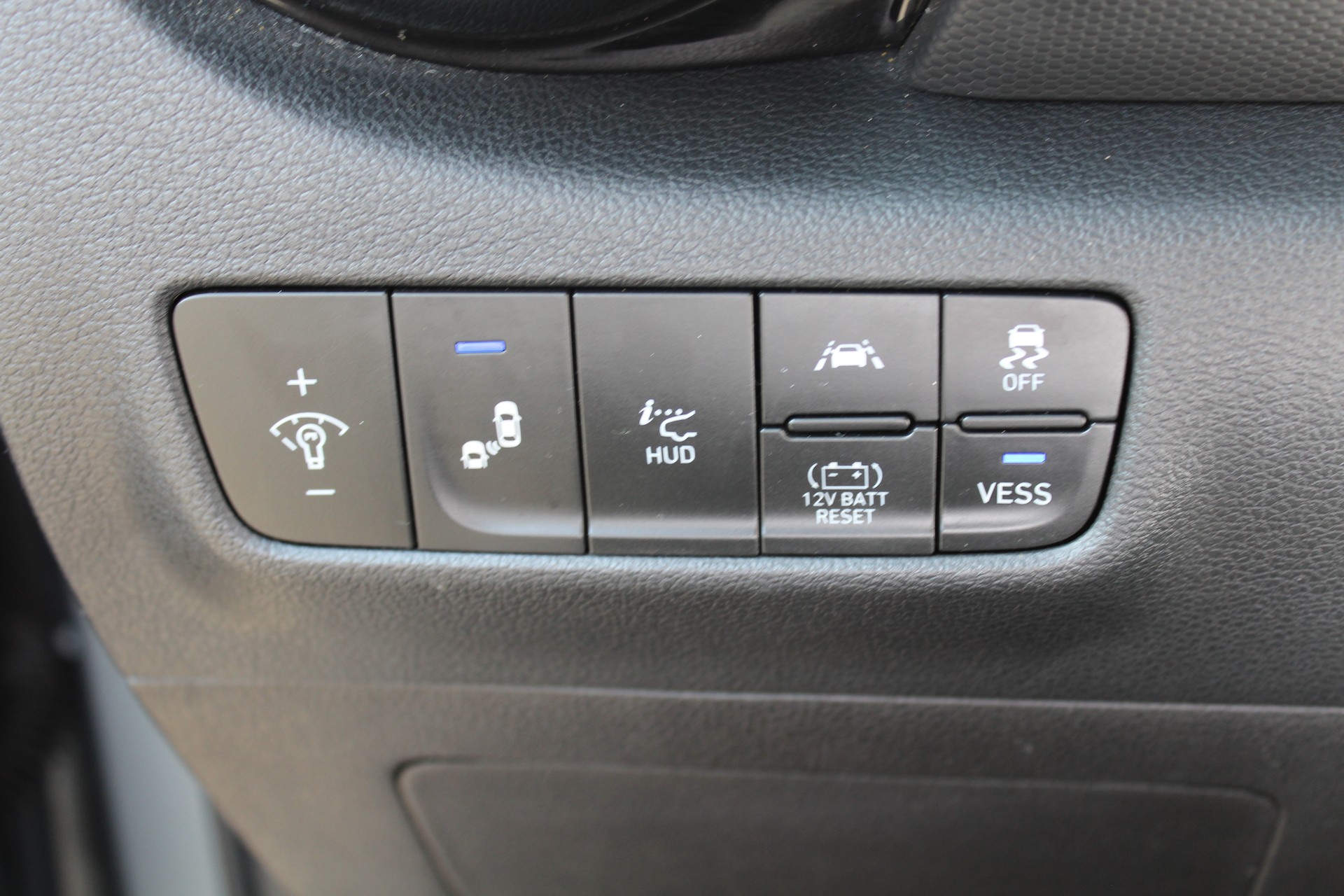 HYUNDAI Kona 1.6 GDi HEV Vertex DCT-image-15