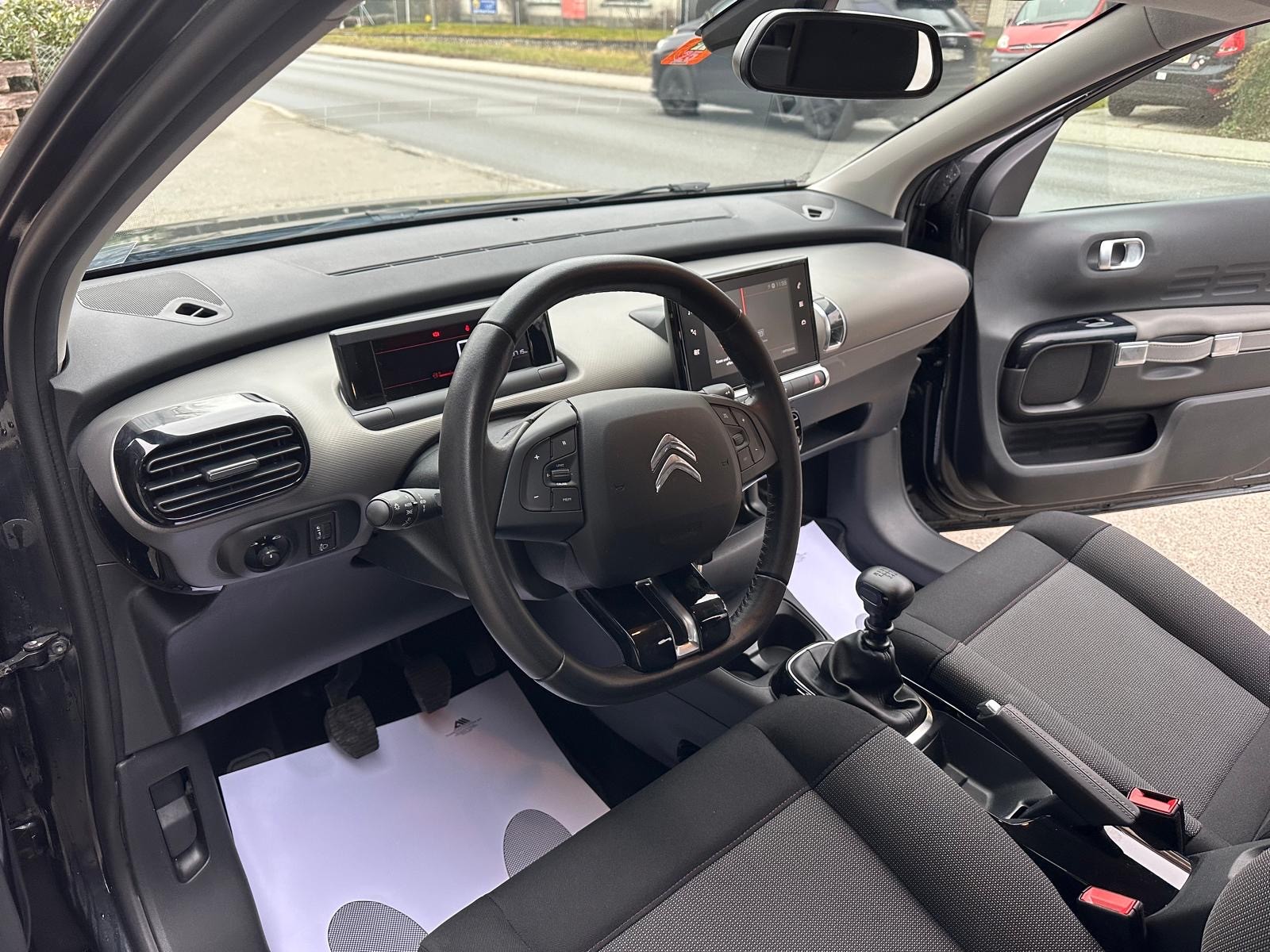 CITROEN C4 Cactus 1.2 Pure Tech Feel-image-9
