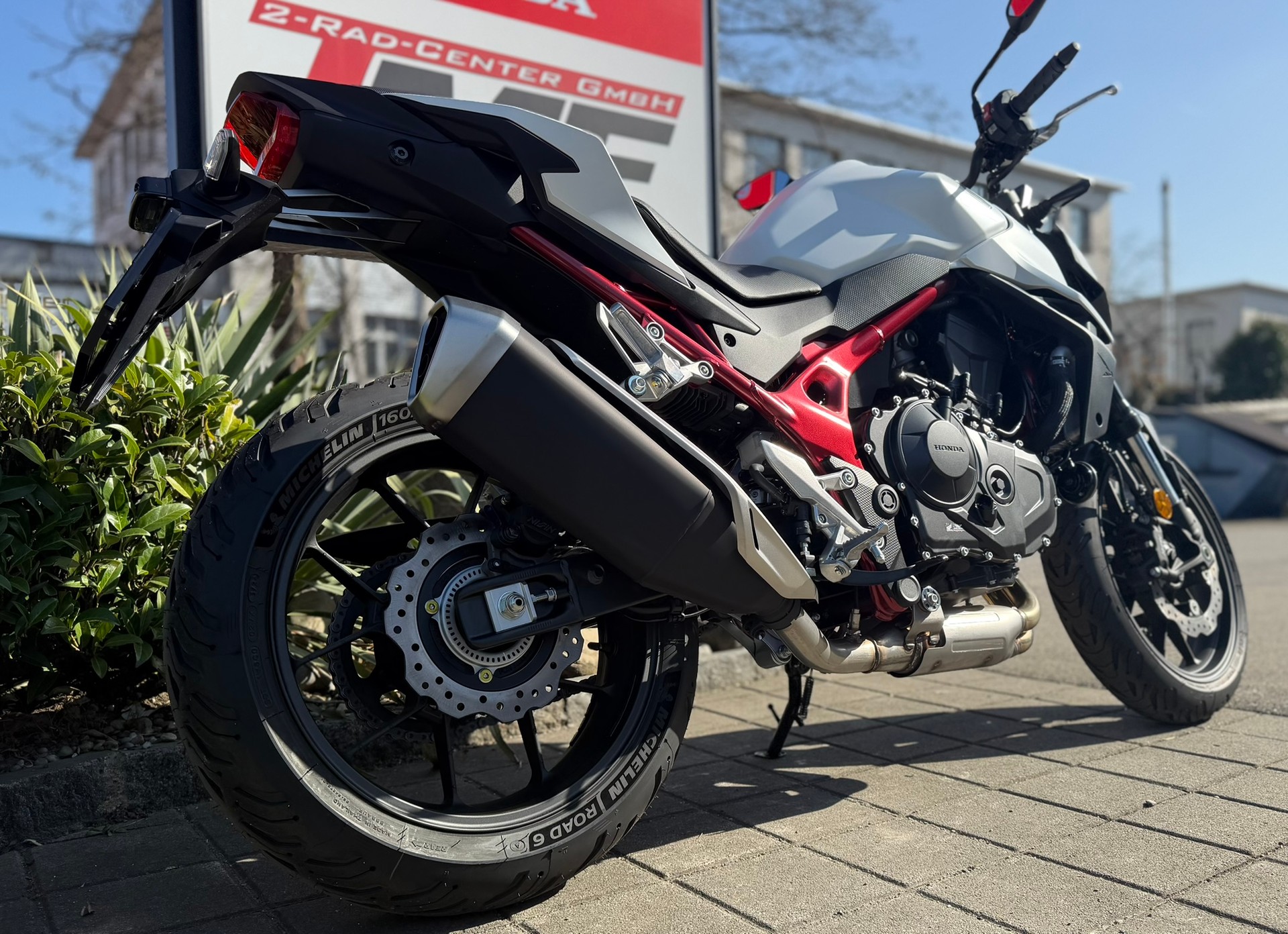 HONDA CB 750 Hornet-showroom-element-3