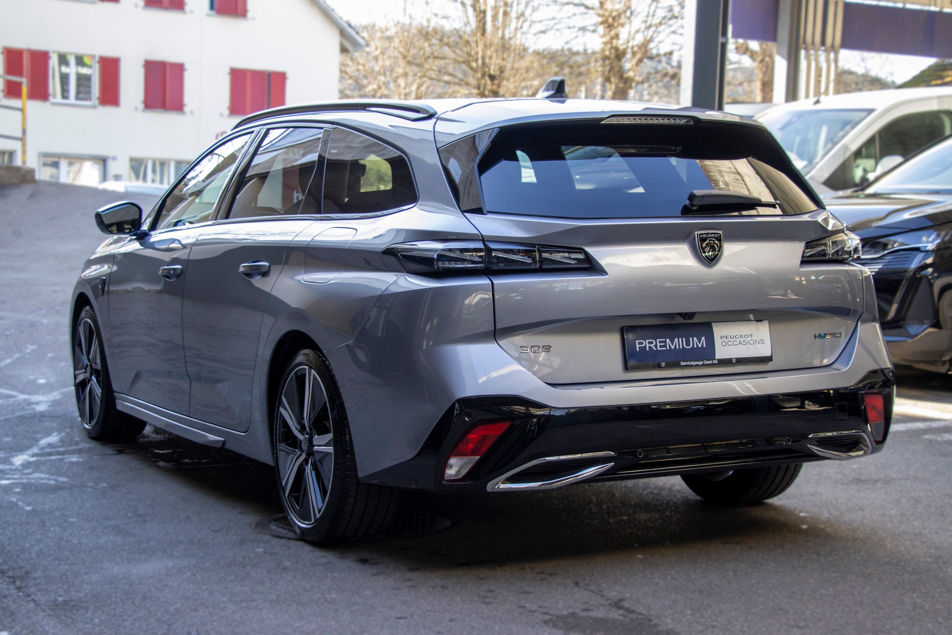 PEUGEOT 308 SW 1.6 PHEV 180 GT-image-1