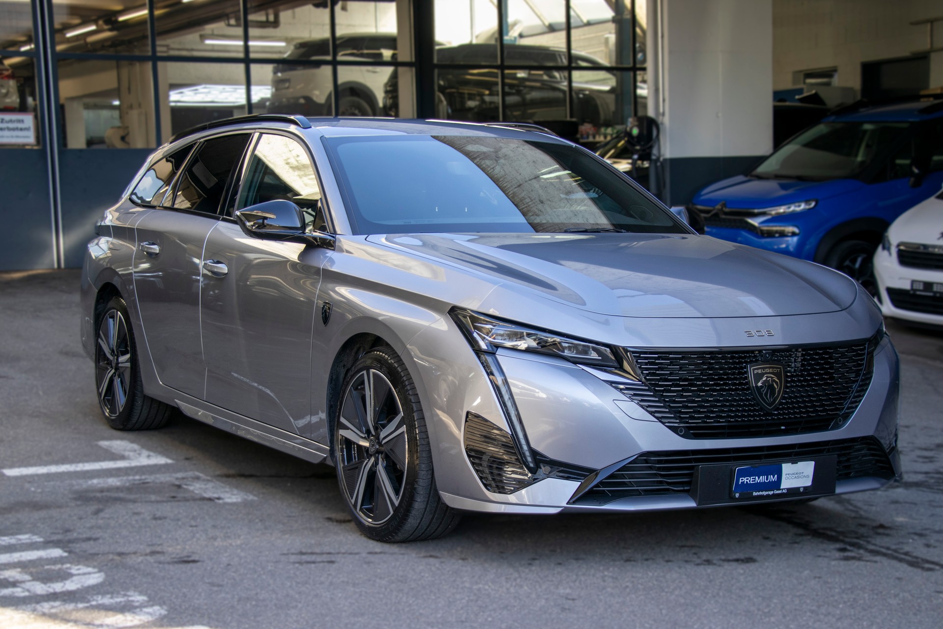 PEUGEOT 308 SW 1.6 PHEV 180 GT-image-3