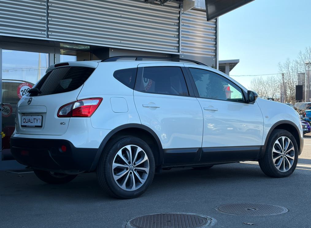 NISSAN Qashqai 1.6 dCi iStop 4WD tekna-image-2