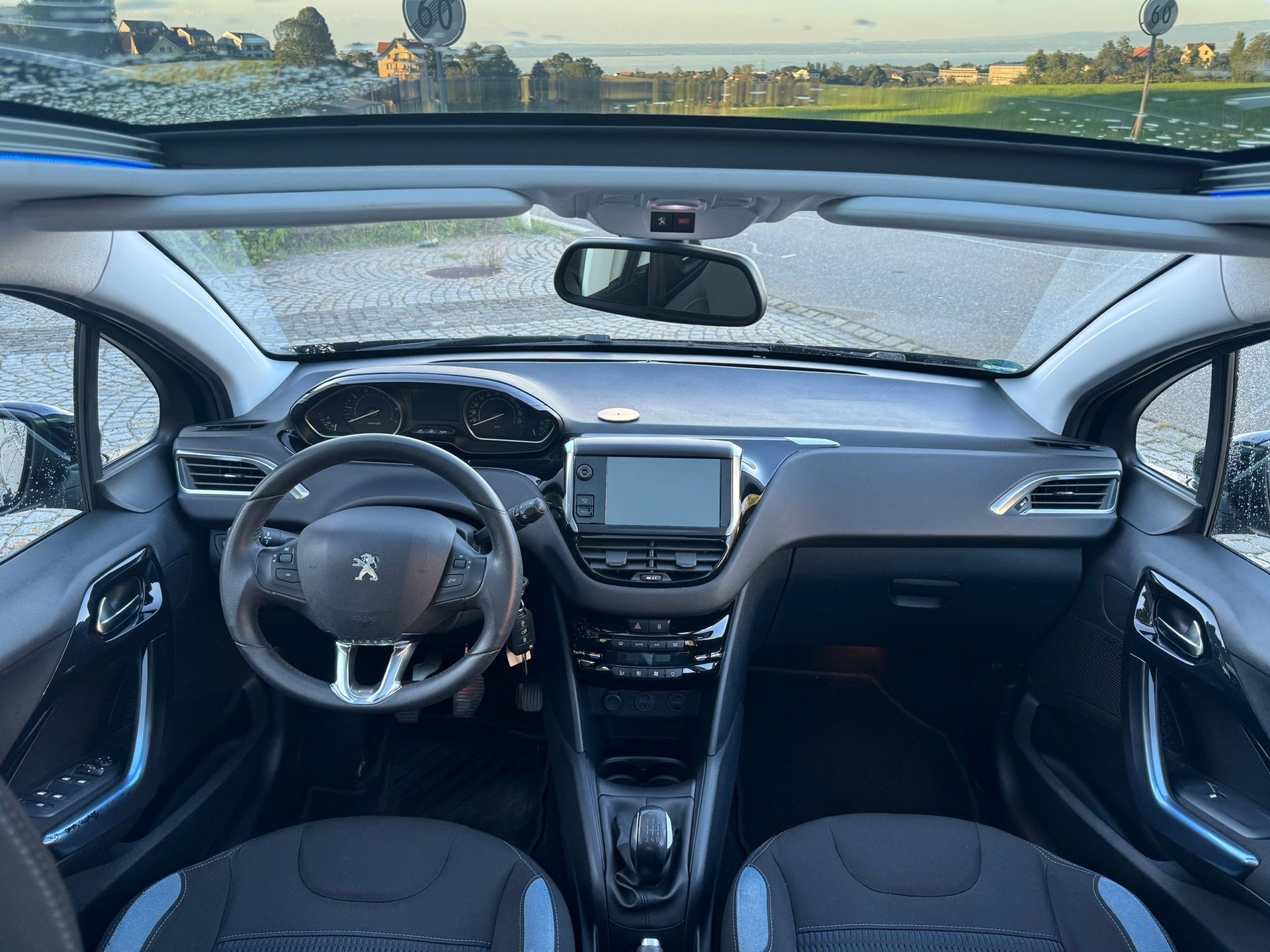 PEUGEOT 208 1.6 VTI Allure-image-9