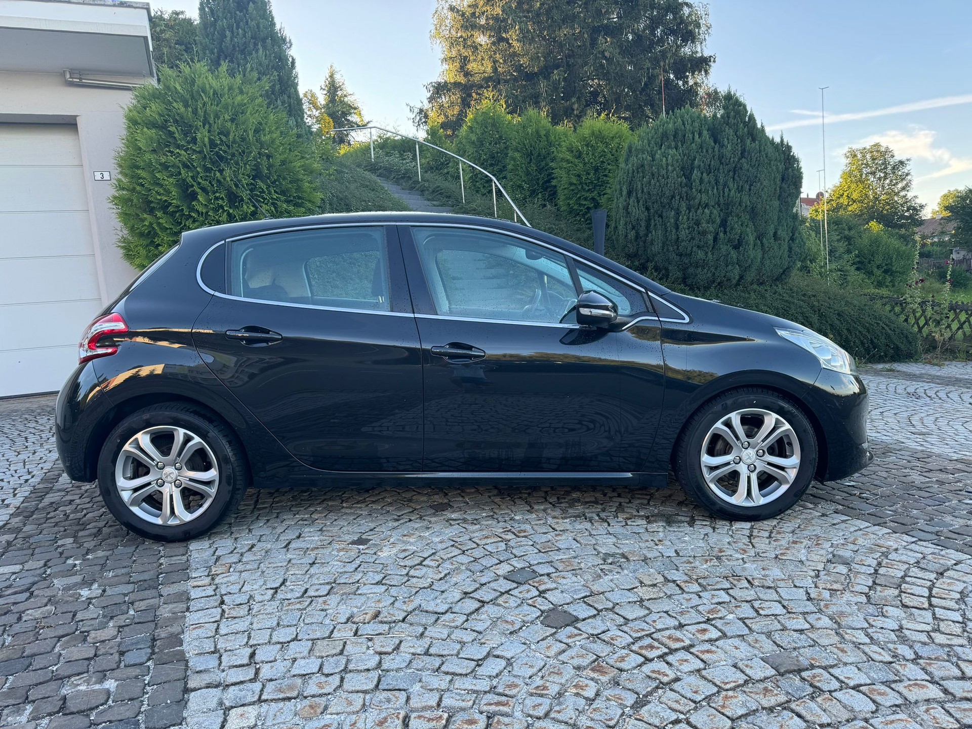 PEUGEOT 208 1.6 VTI Allure-image-7