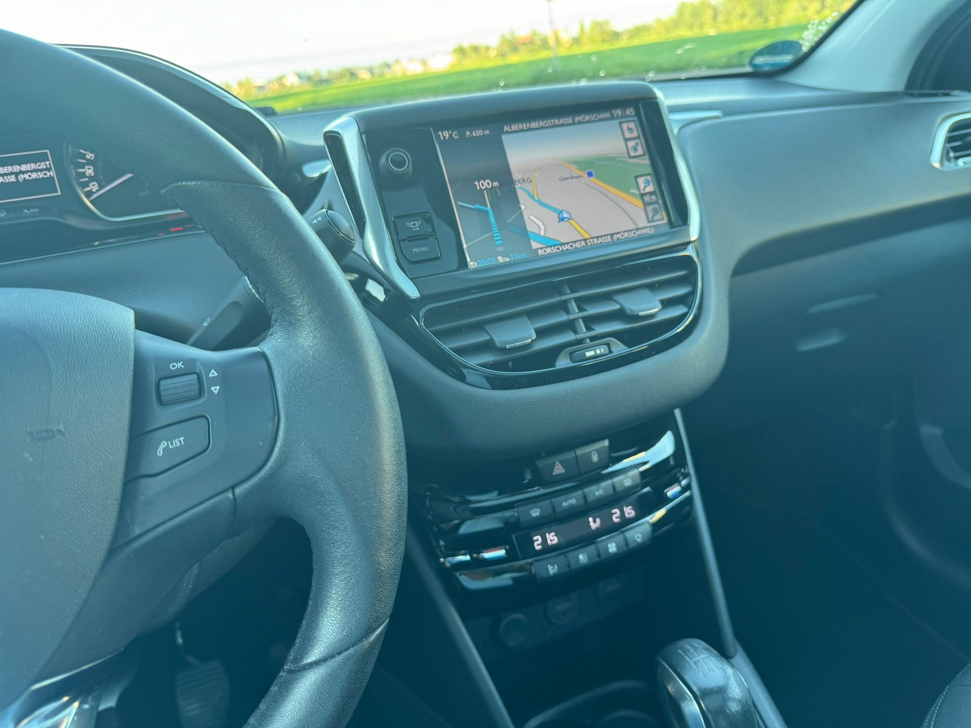 PEUGEOT 208 1.6 VTI Allure-image-11