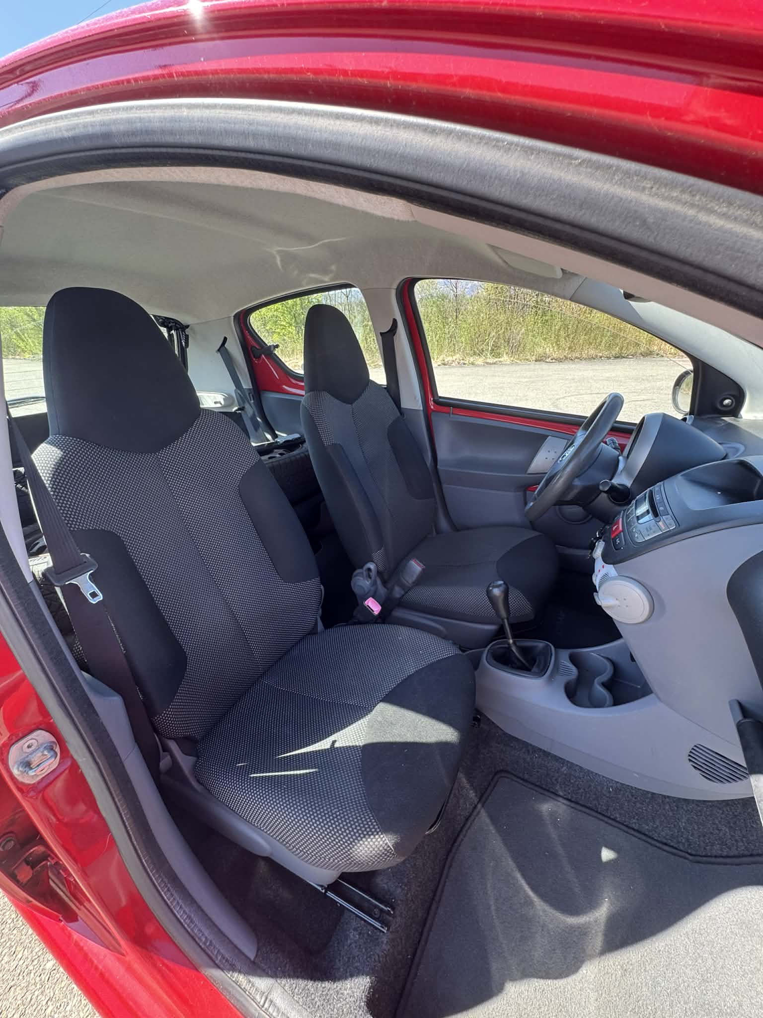 TOYOTA Aygo 1.0 Linea Sol-image-9