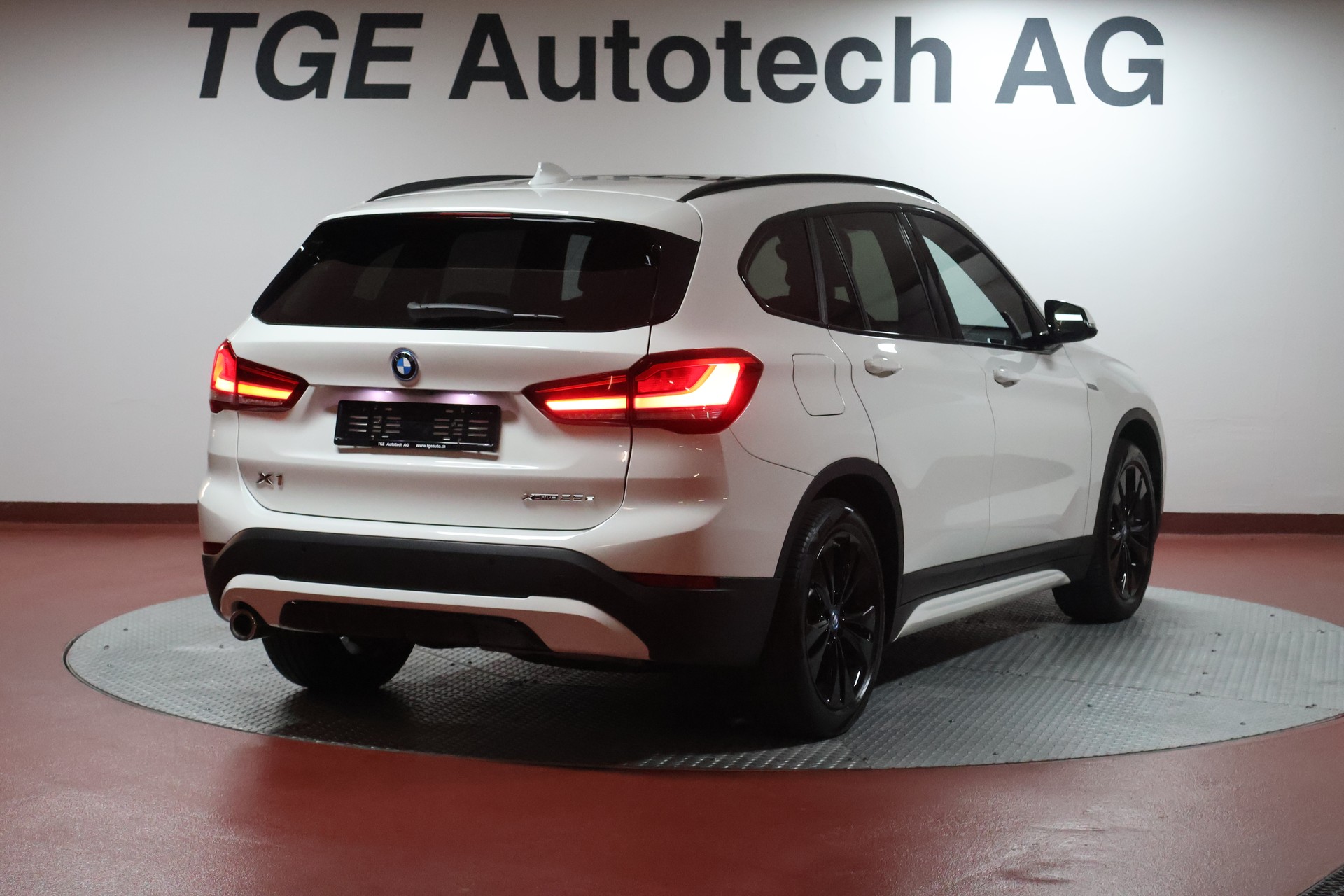 BMW X1 xDrive 25e Sport Line Steptronic-image-19