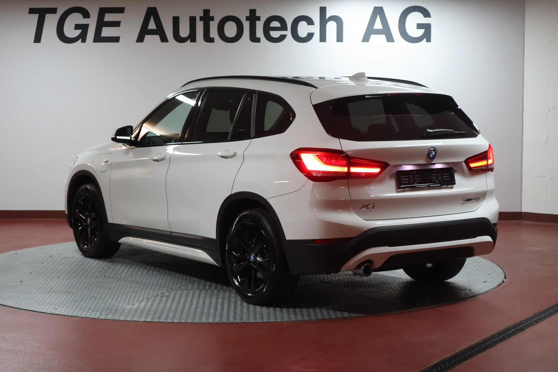BMW X1 xDrive 25e Sport Line Steptronic-image-18