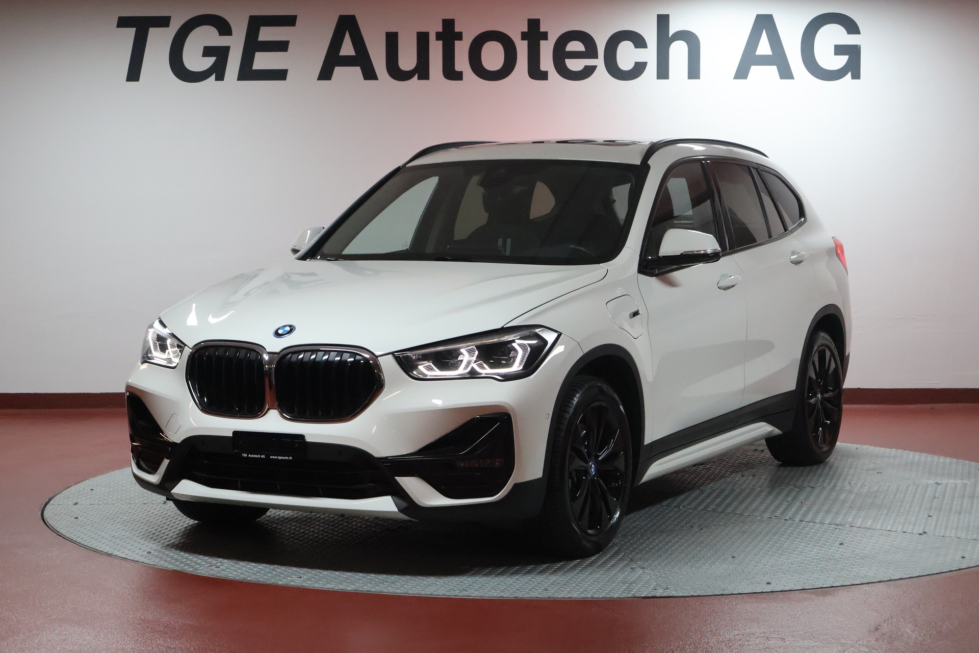 BMW X1 xDrive 25e Sport Line Steptronic-image-0