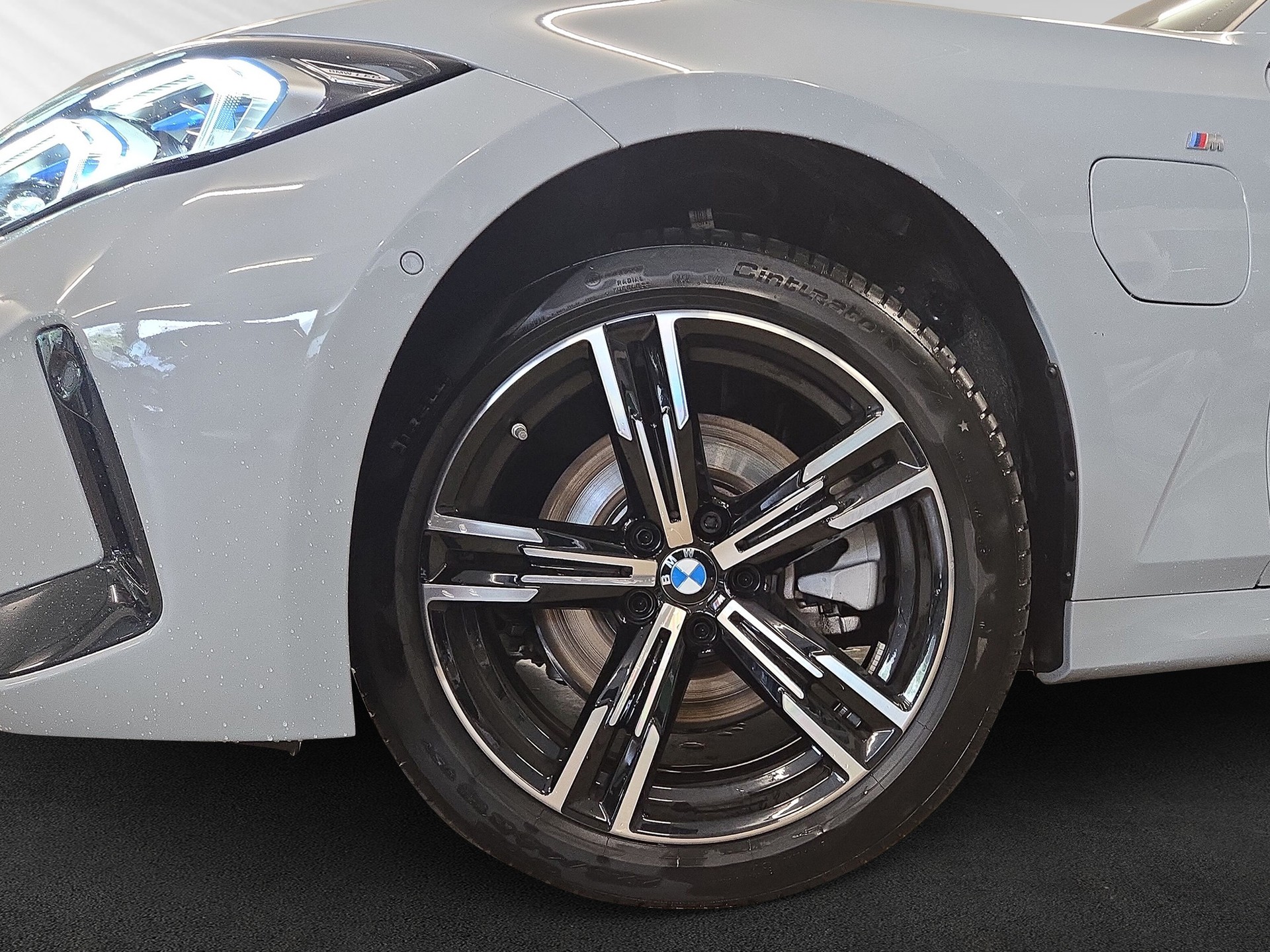 BMW 330e x DriveTouring Steptronic M Sport-image-8