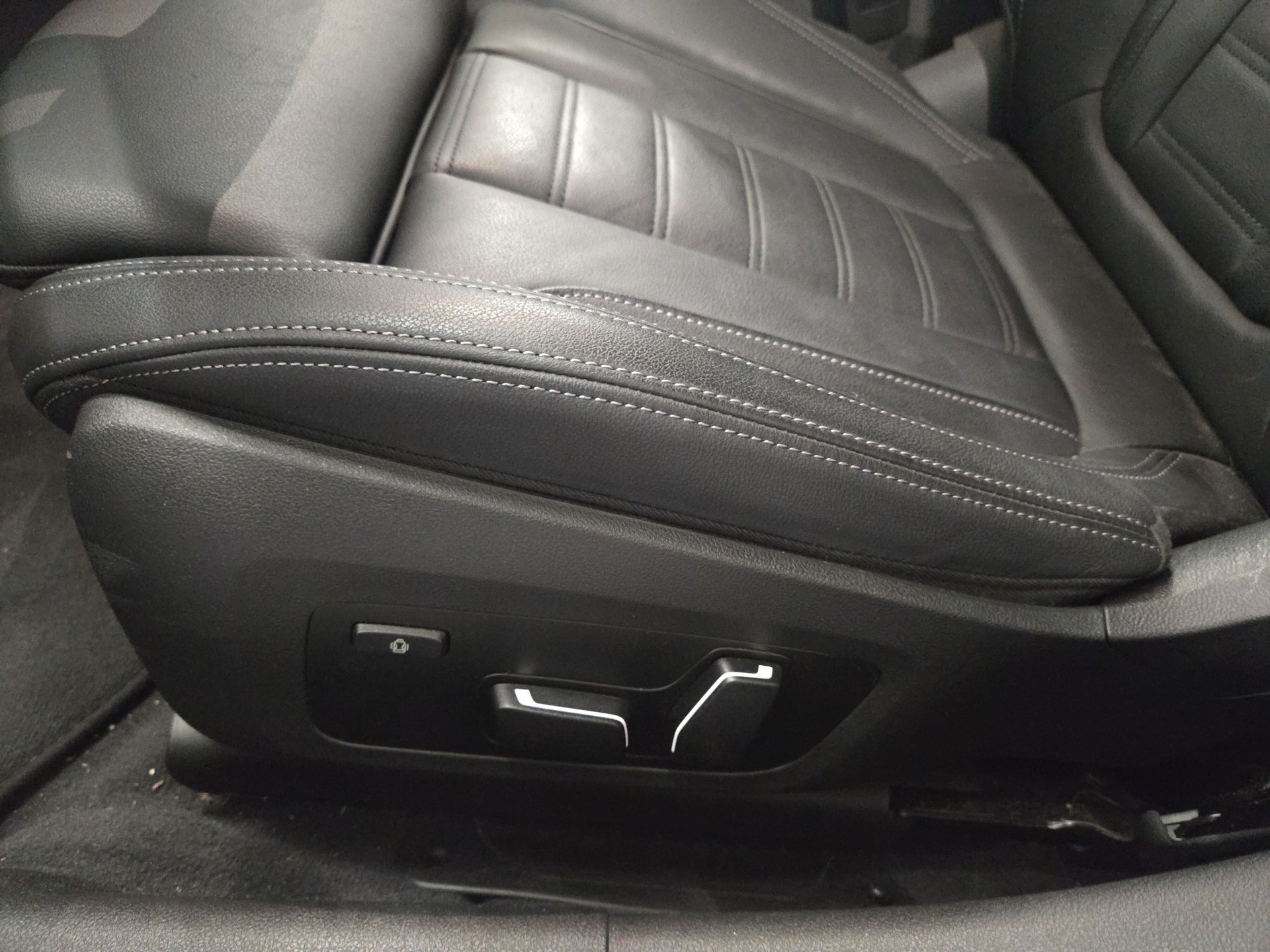 BMW 330e x DriveTouring Steptronic M Sport-image-18