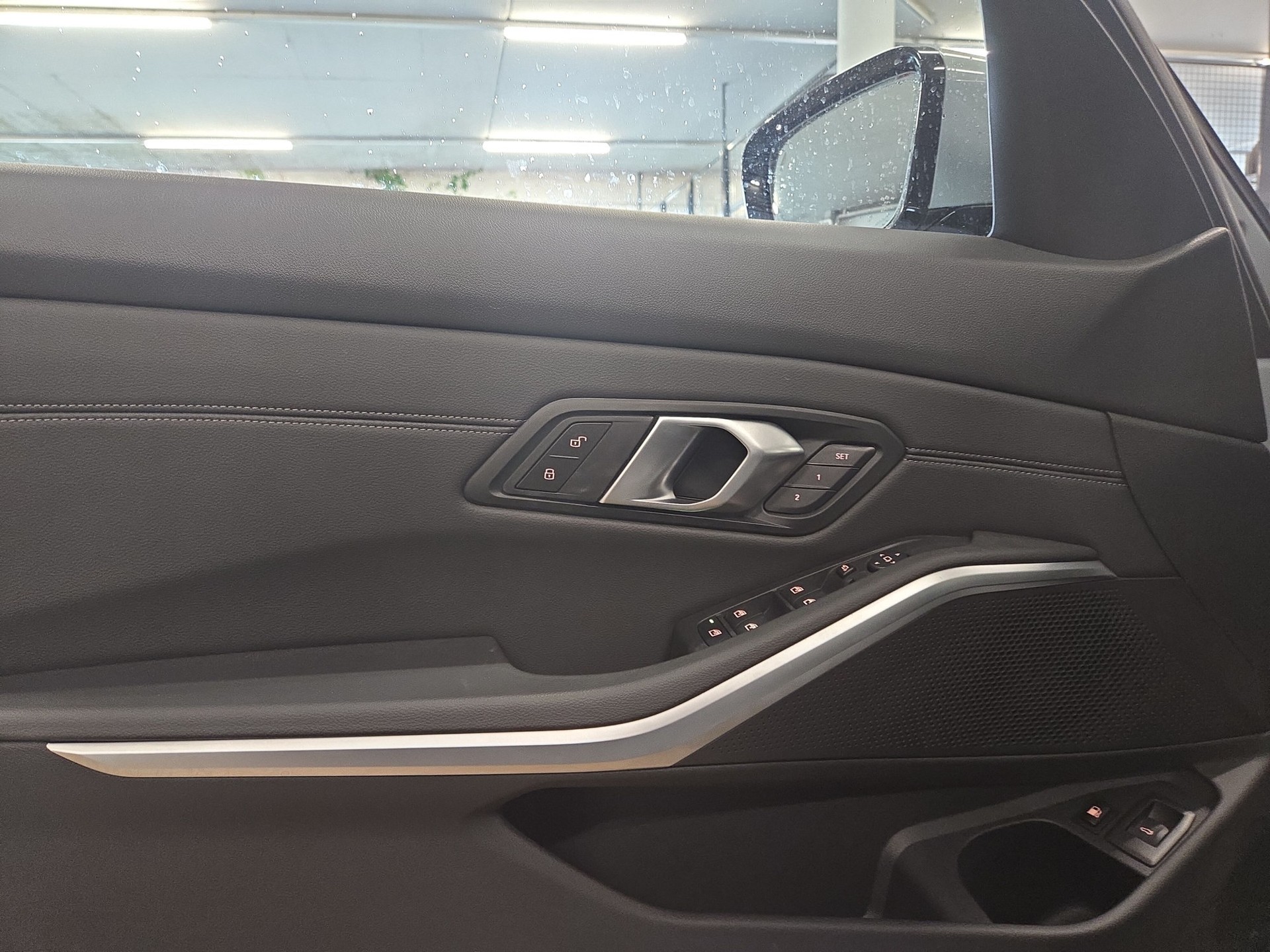 BMW 330e x DriveTouring Steptronic M Sport-image-16