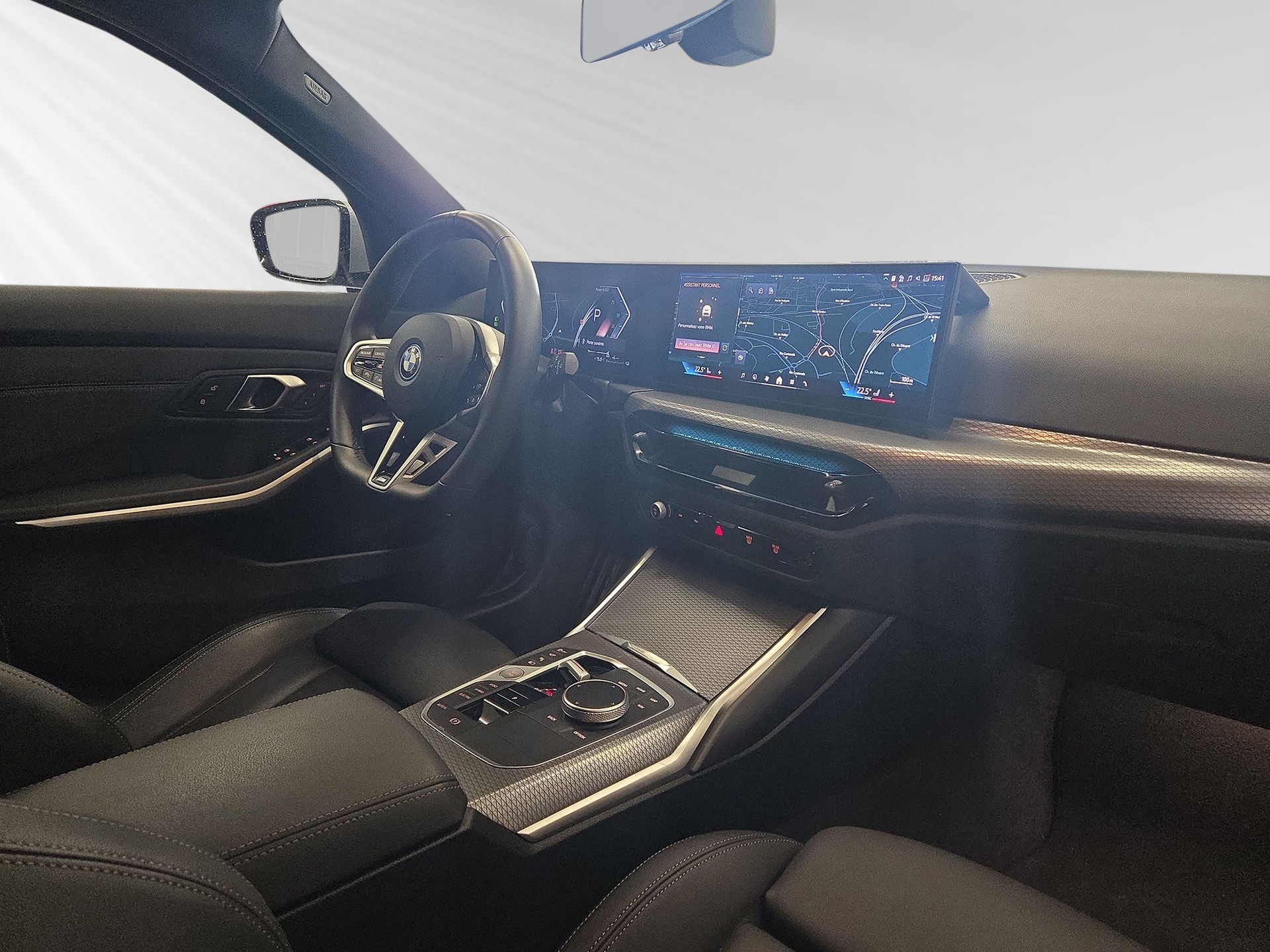 BMW 330e x DriveTouring Steptronic M Sport-image-4