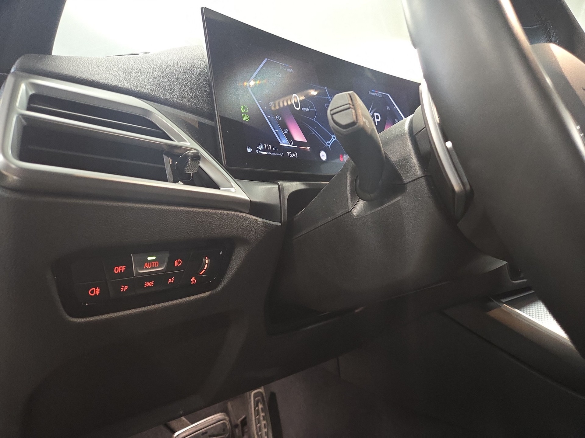 BMW 330e x DriveTouring Steptronic M Sport-image-19
